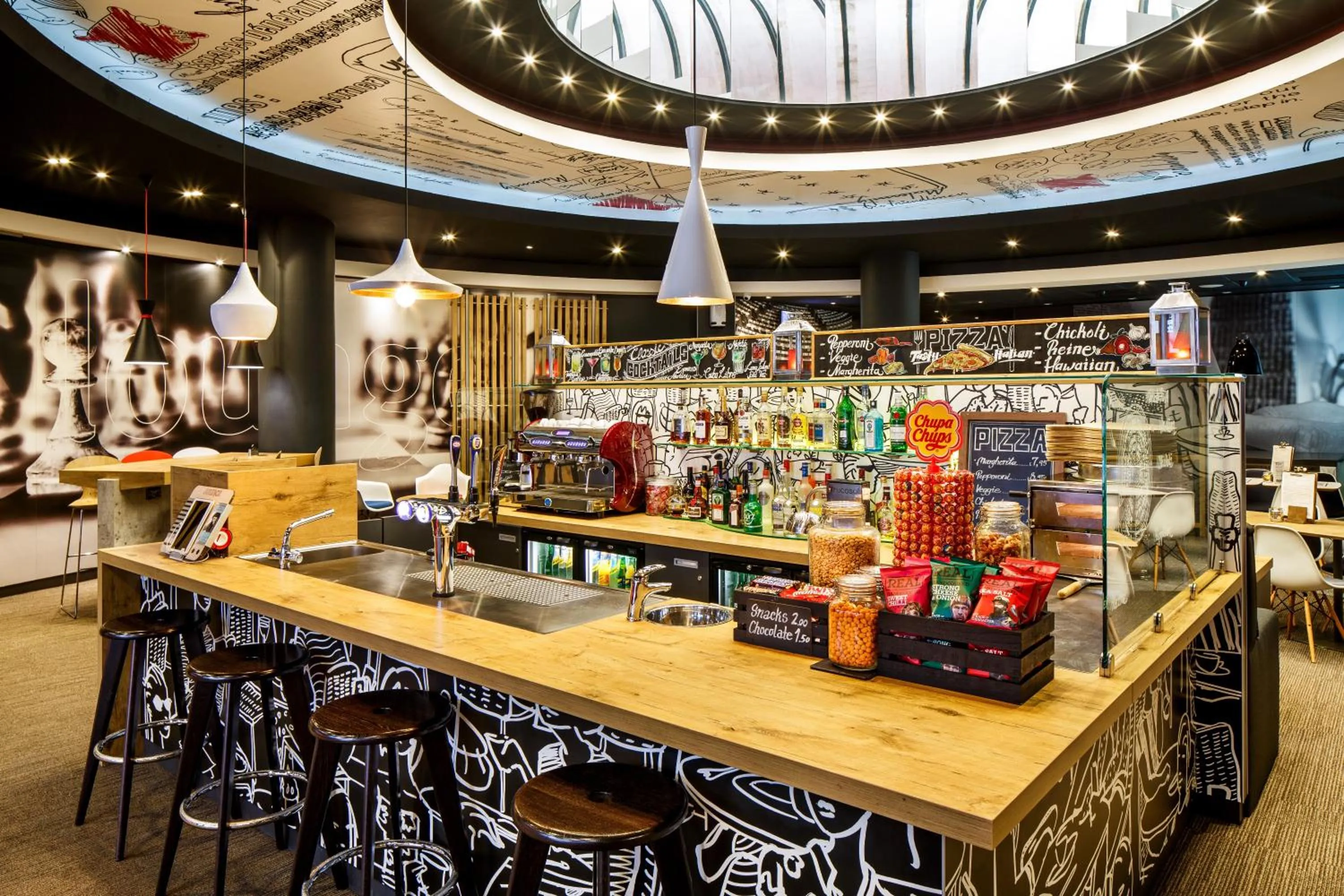 Restaurant/places to eat in ibis Birmingham Centre New Street Station Hotel