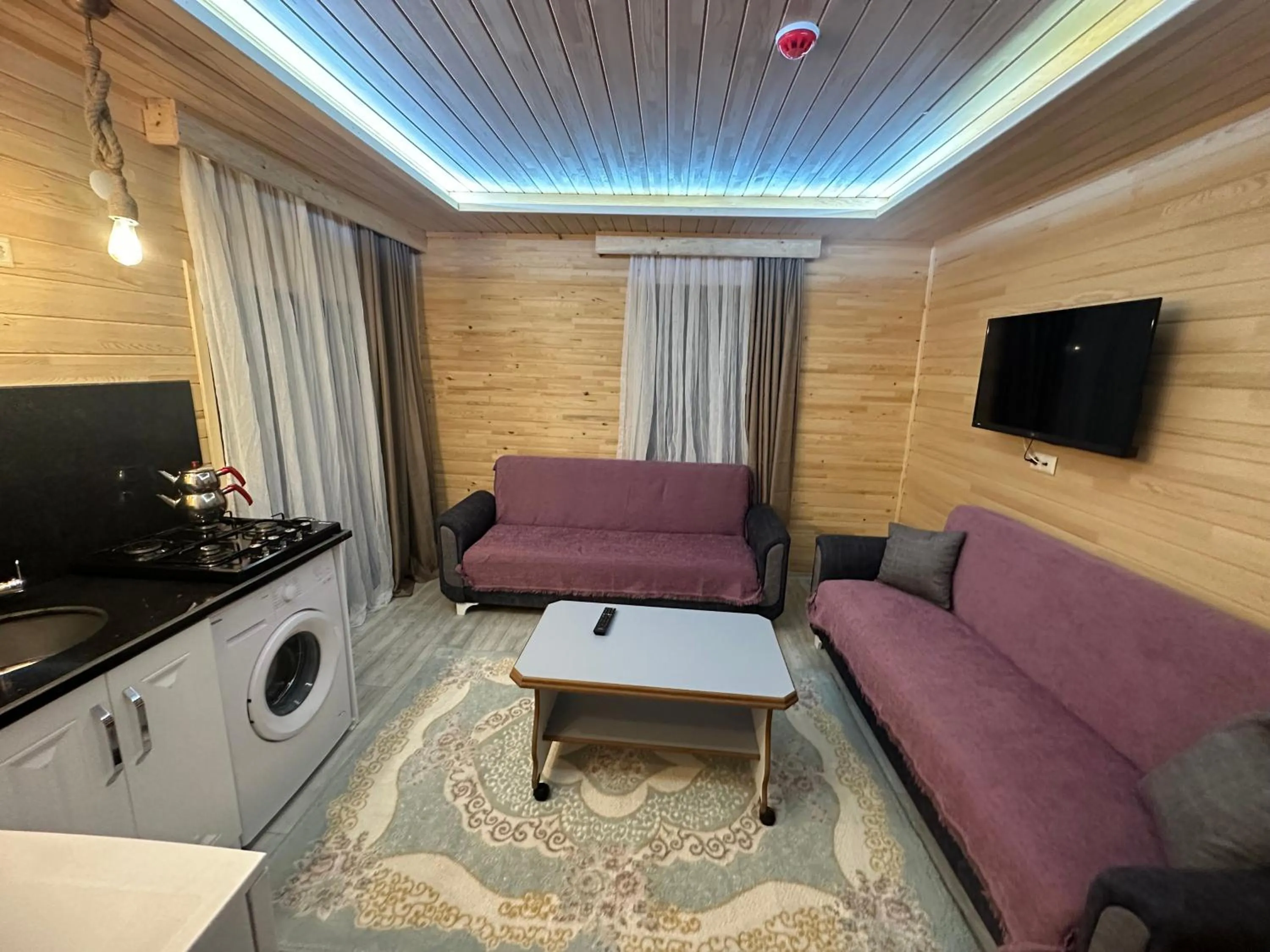 Communal lounge/ TV room in Haros Suite Hotel