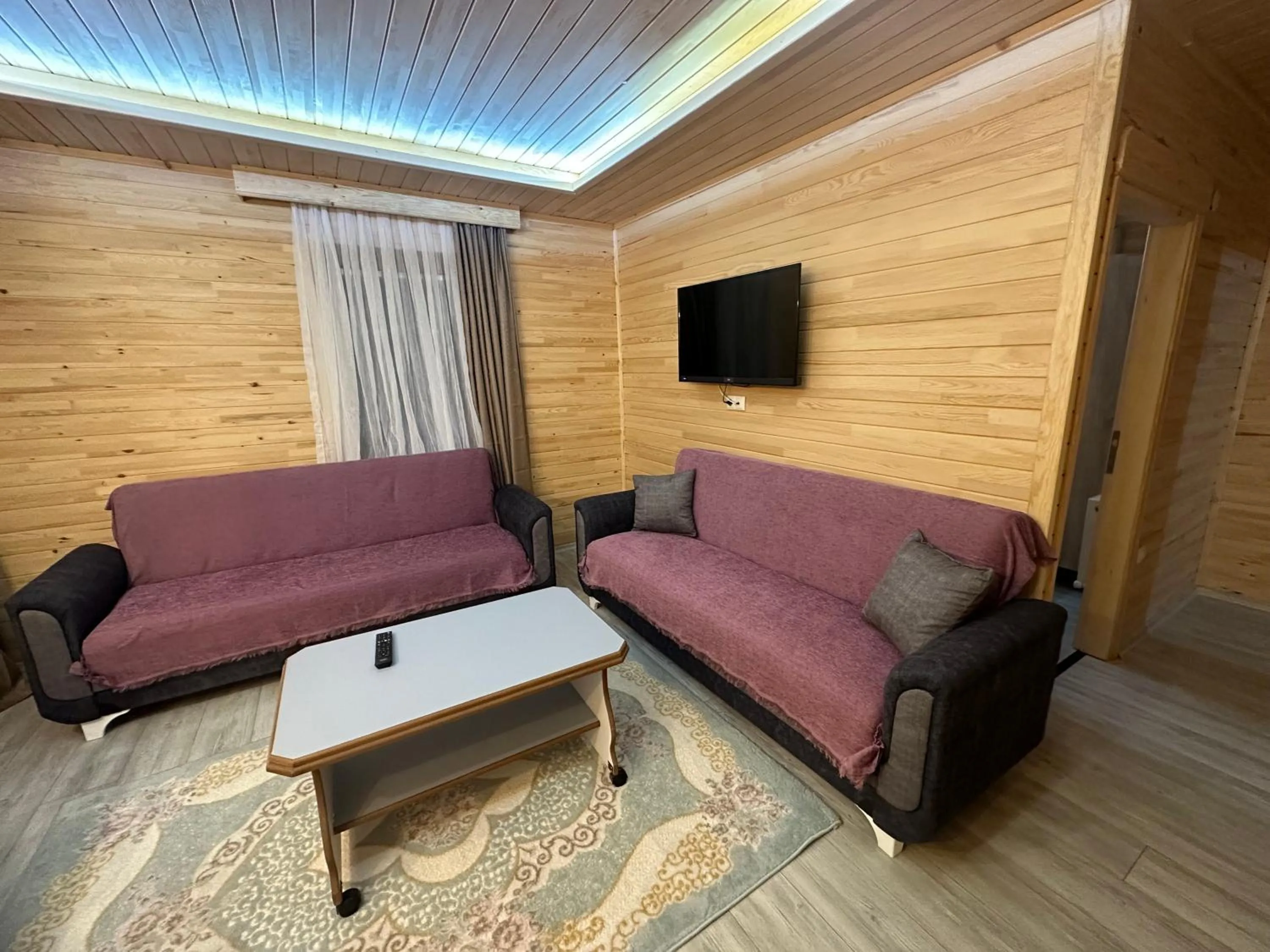 Communal lounge/ TV room in Haros Suite Hotel