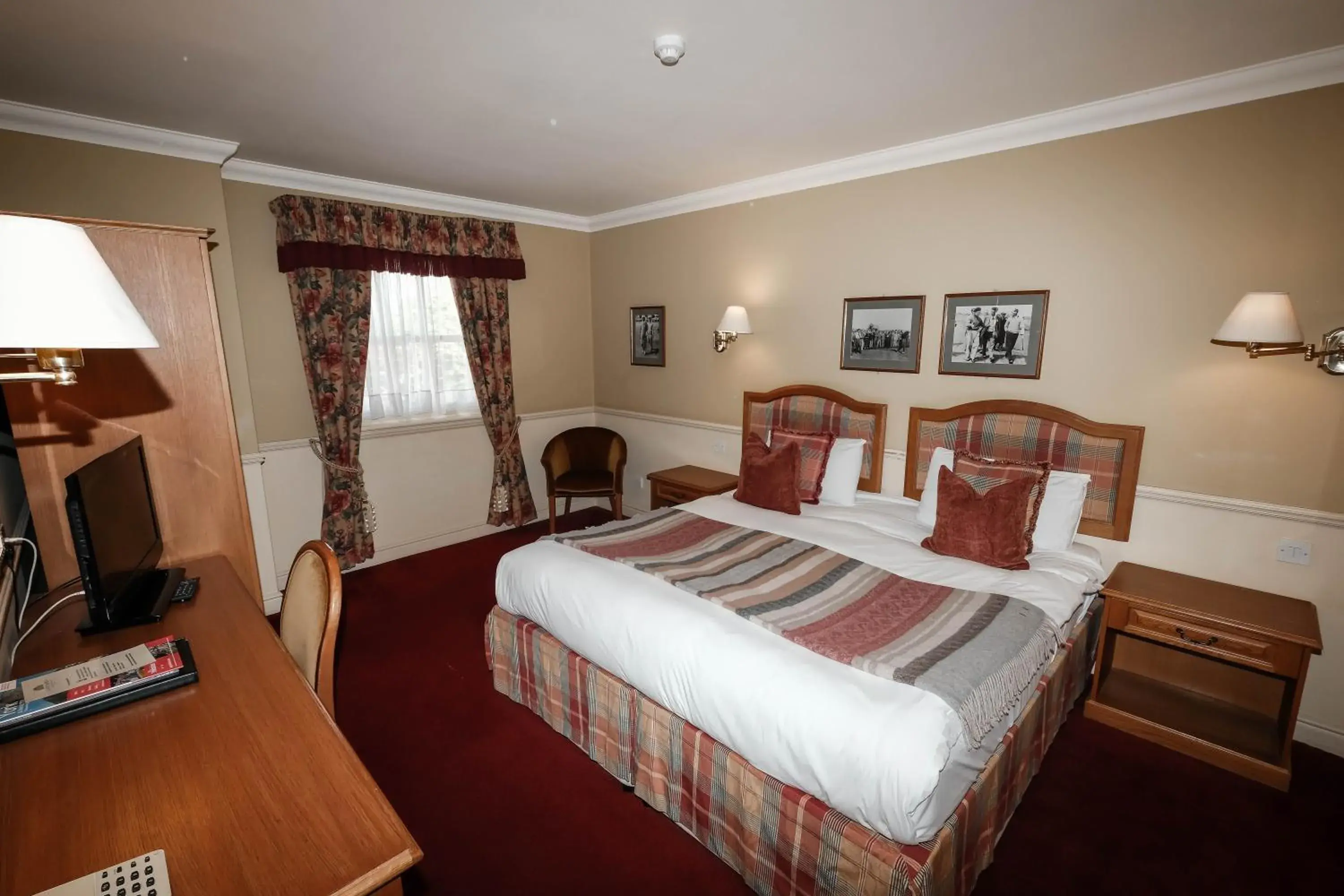 Superior King Room in York Pavilion Hotel, Sure Hotel Collection by Best Western Superior King Room in York Pavilion Hotel, Sure Hotel Collection by Best Western