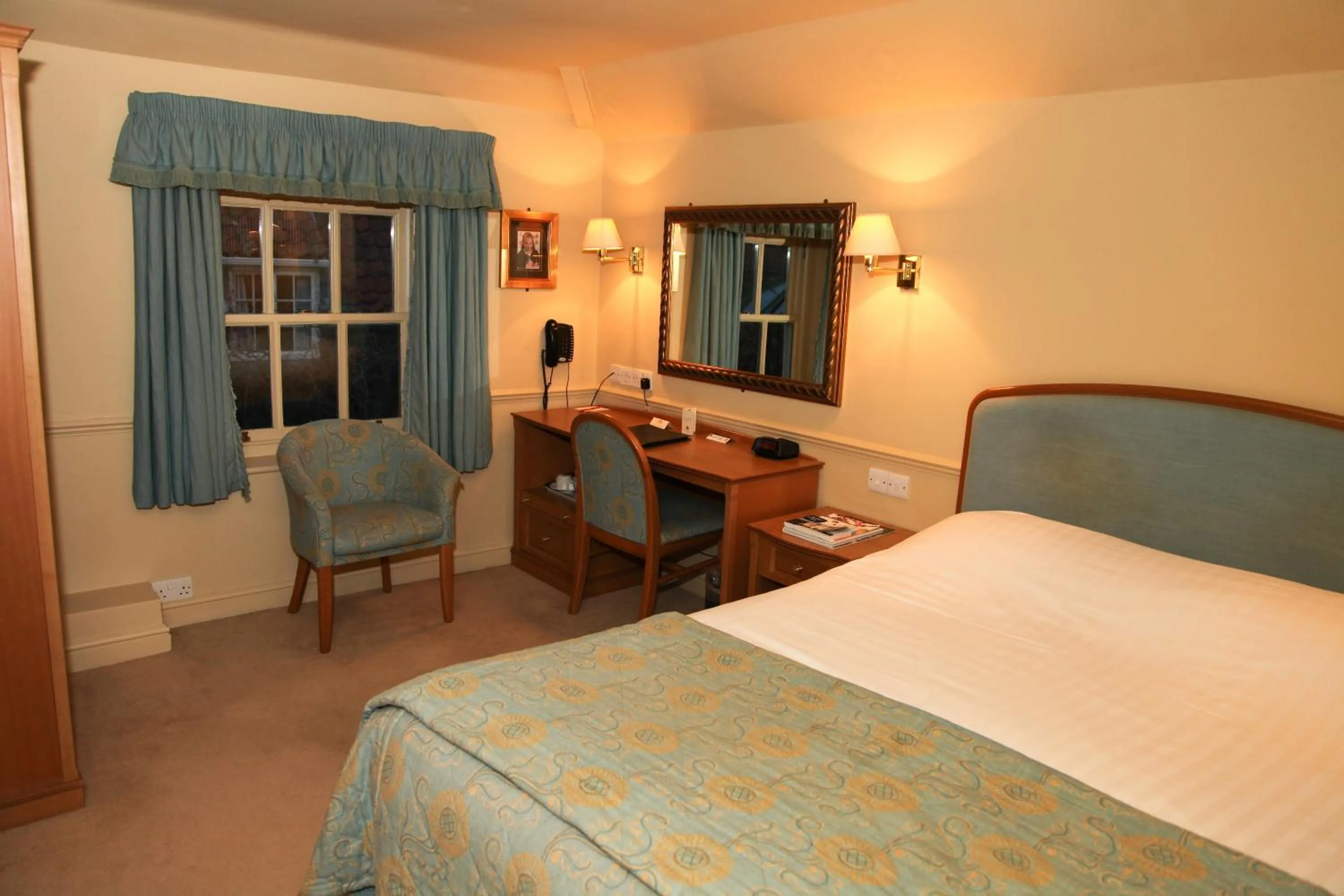 Bedroom, Bed in York Pavilion Hotel, BW Signature Collection