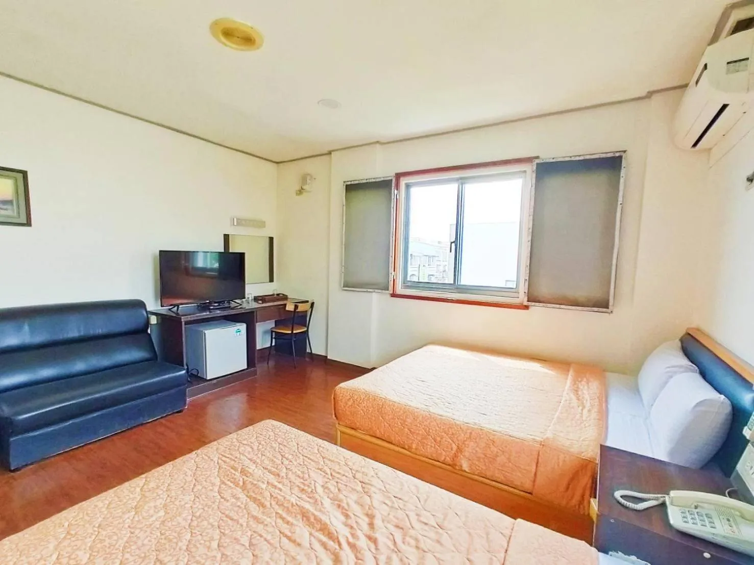 Photo of the whole room, Bed in Royal Business Hotel