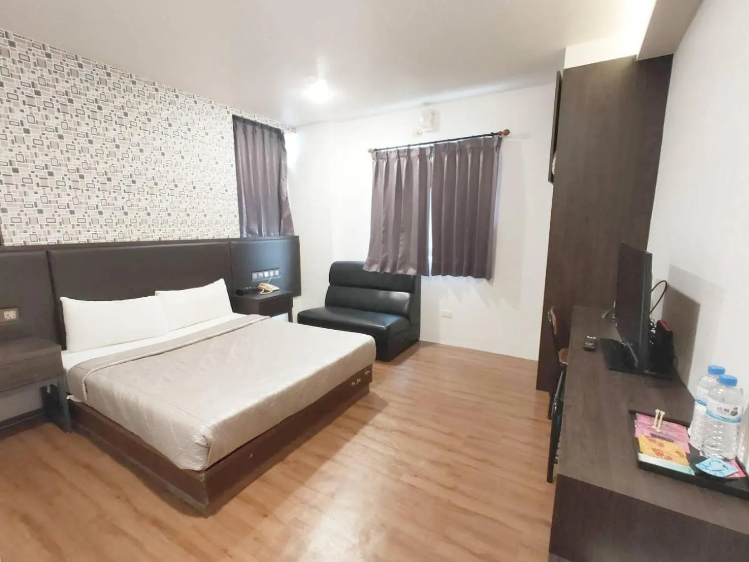 Photo of the whole room, Bed in Royal Business Hotel