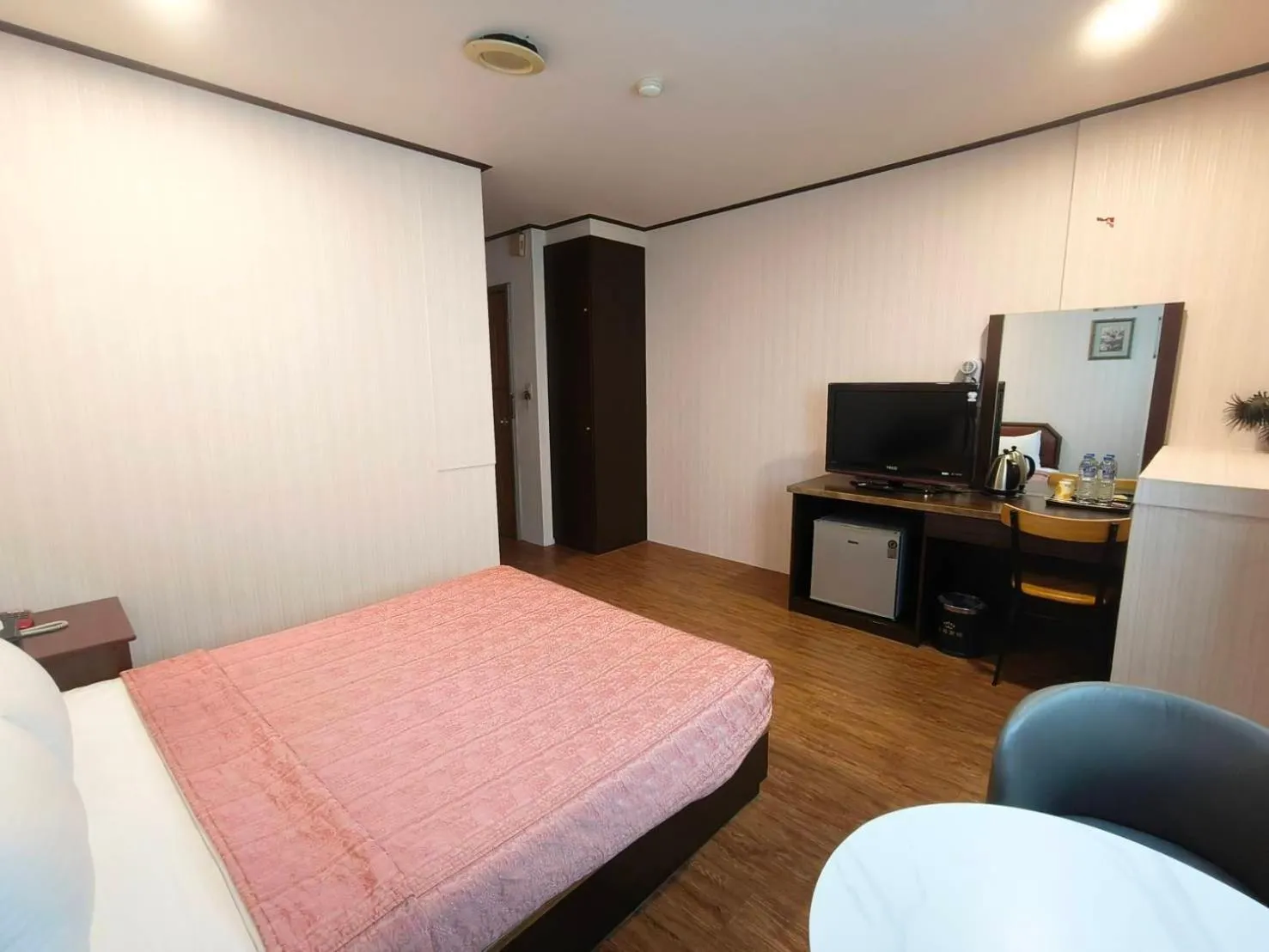 Photo of the whole room, Bed in Royal Business Hotel