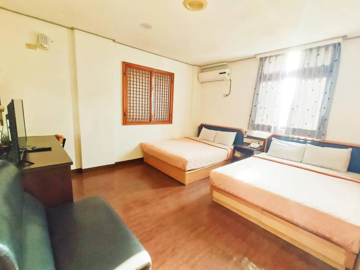 Photo of the whole room, Bed in Royal Business Hotel