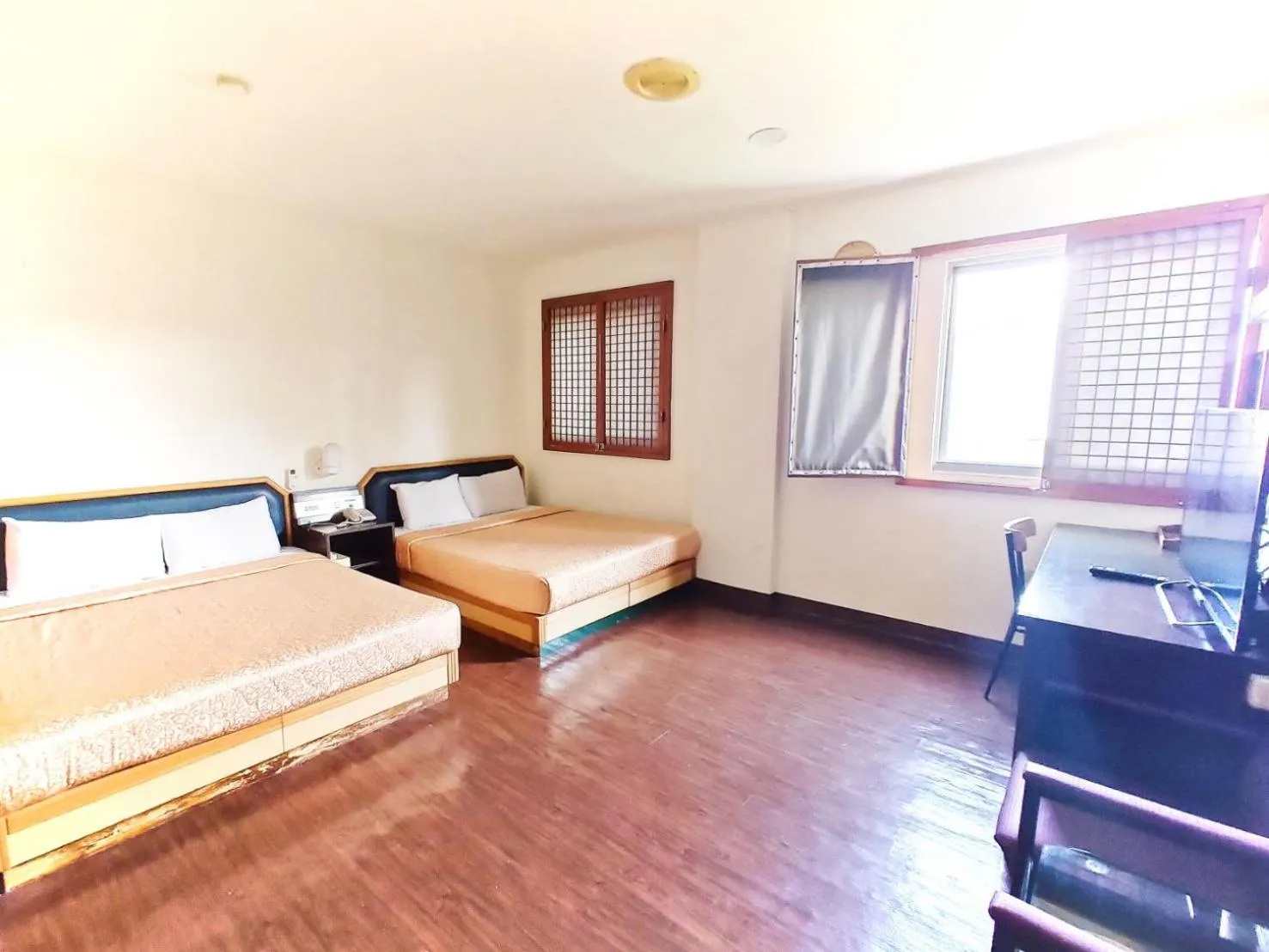 Photo of the whole room, Bed in Royal Business Hotel