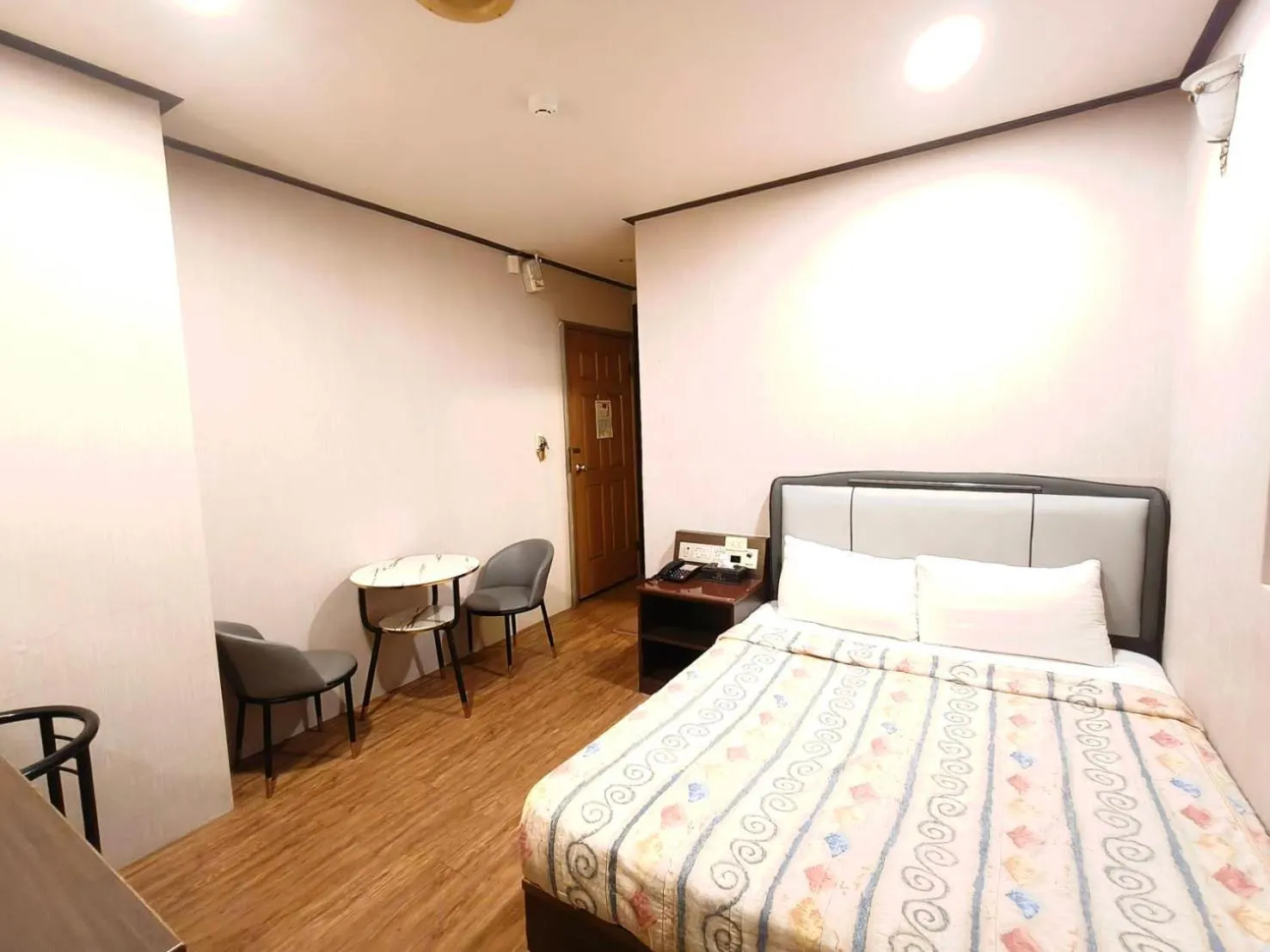 Photo of the whole room, Bed in Royal Business Hotel