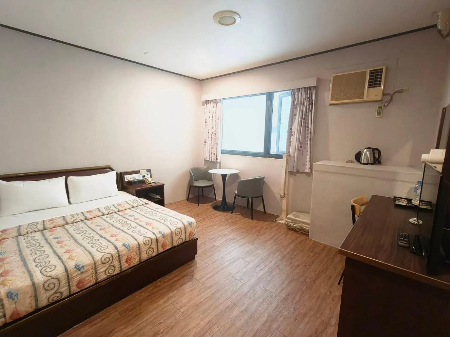 Photo of the whole room, Bed in Royal Business Hotel