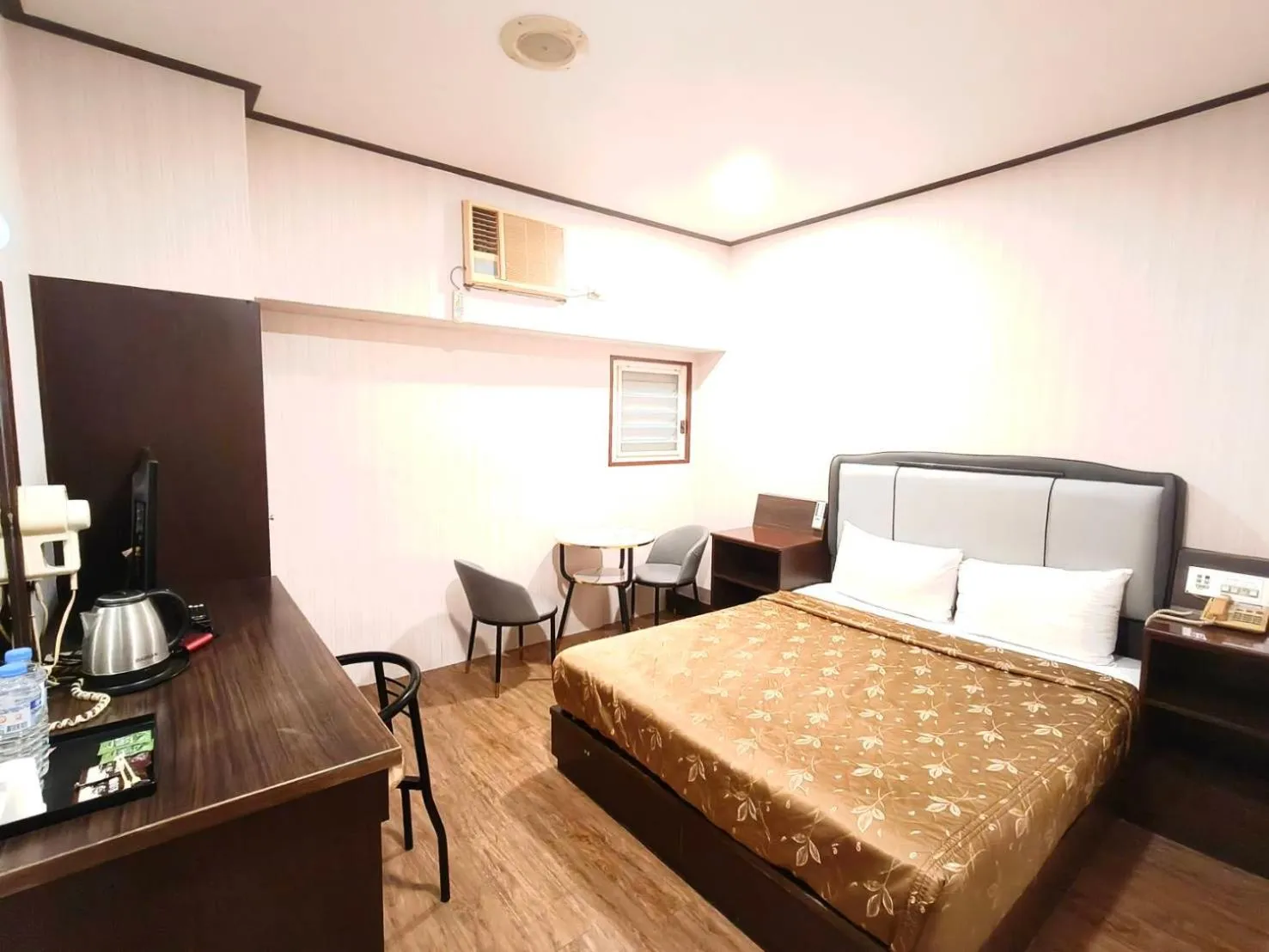 Photo of the whole room, Bed in Royal Business Hotel