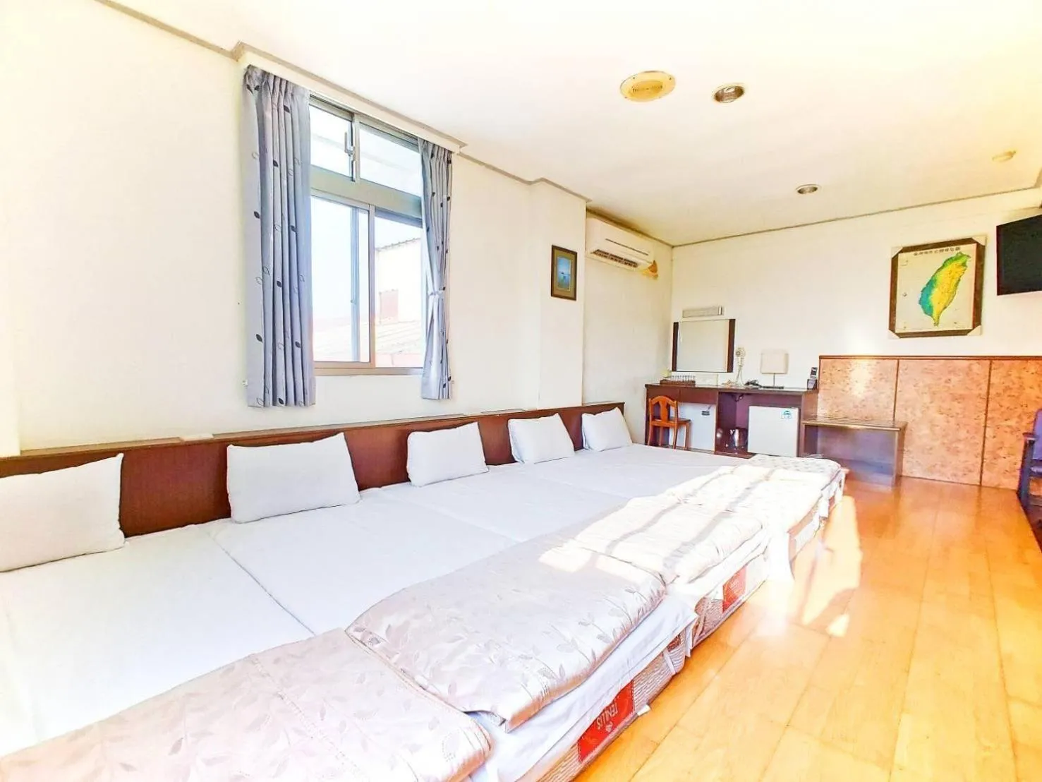 Photo of the whole room, Bed in Royal Business Hotel