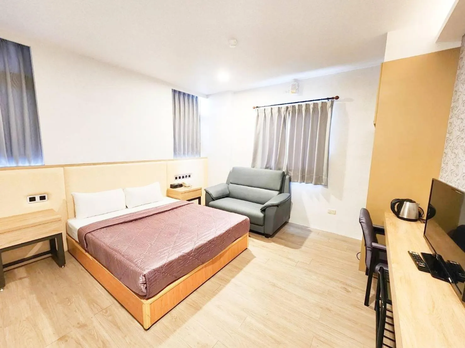 Photo of the whole room, Bed in Royal Business Hotel