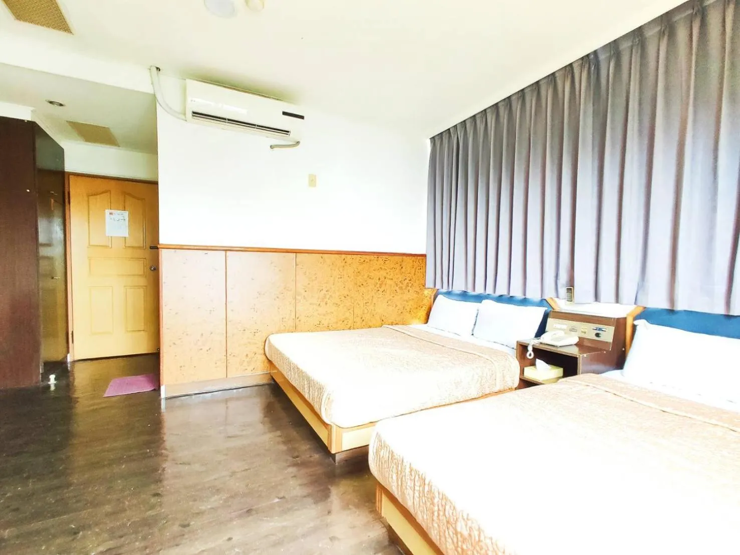 Photo of the whole room, Bed in Royal Business Hotel