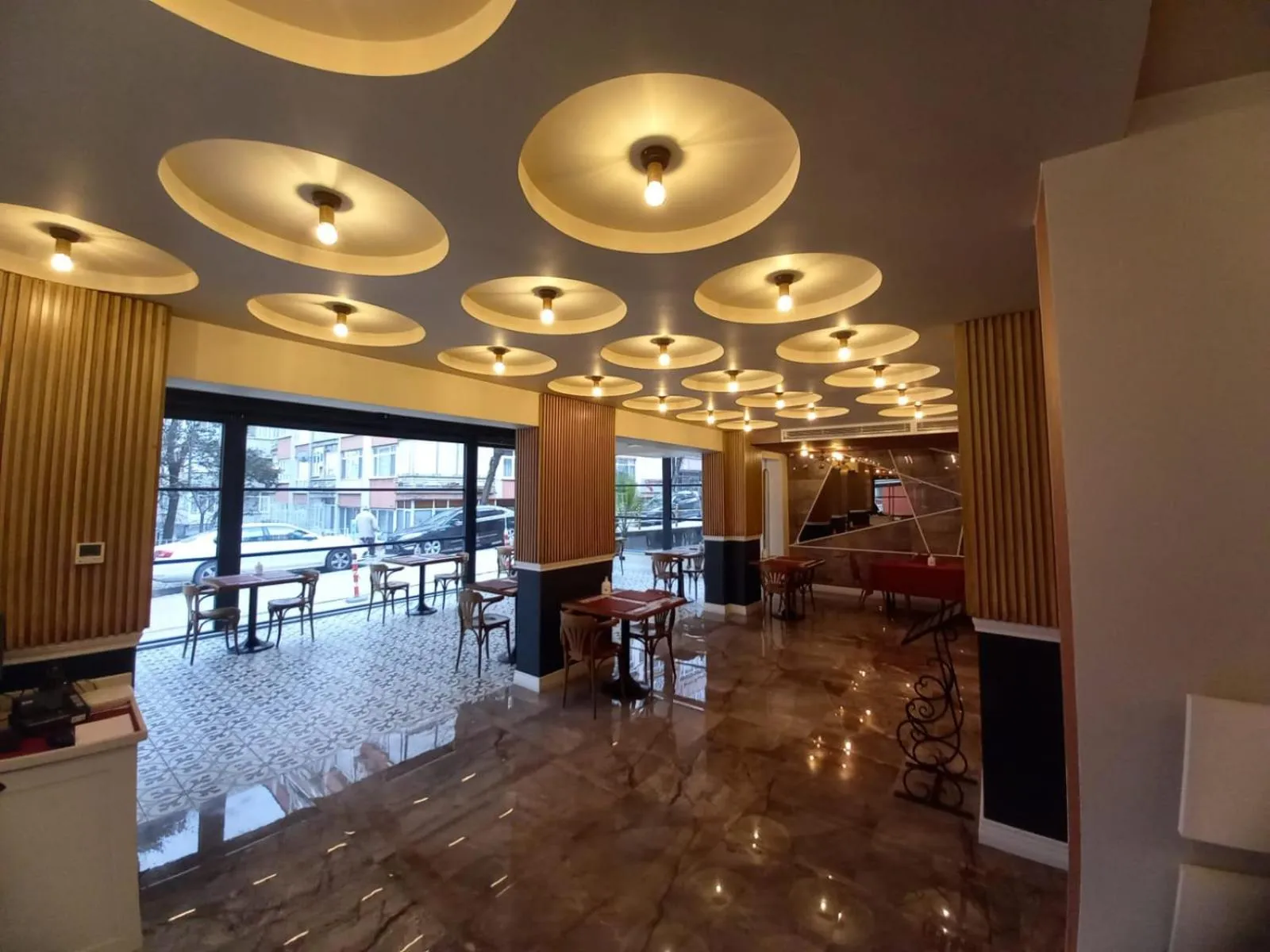 Restaurant/places to eat in Bakirkoy Tashan Business & Airport Hotel