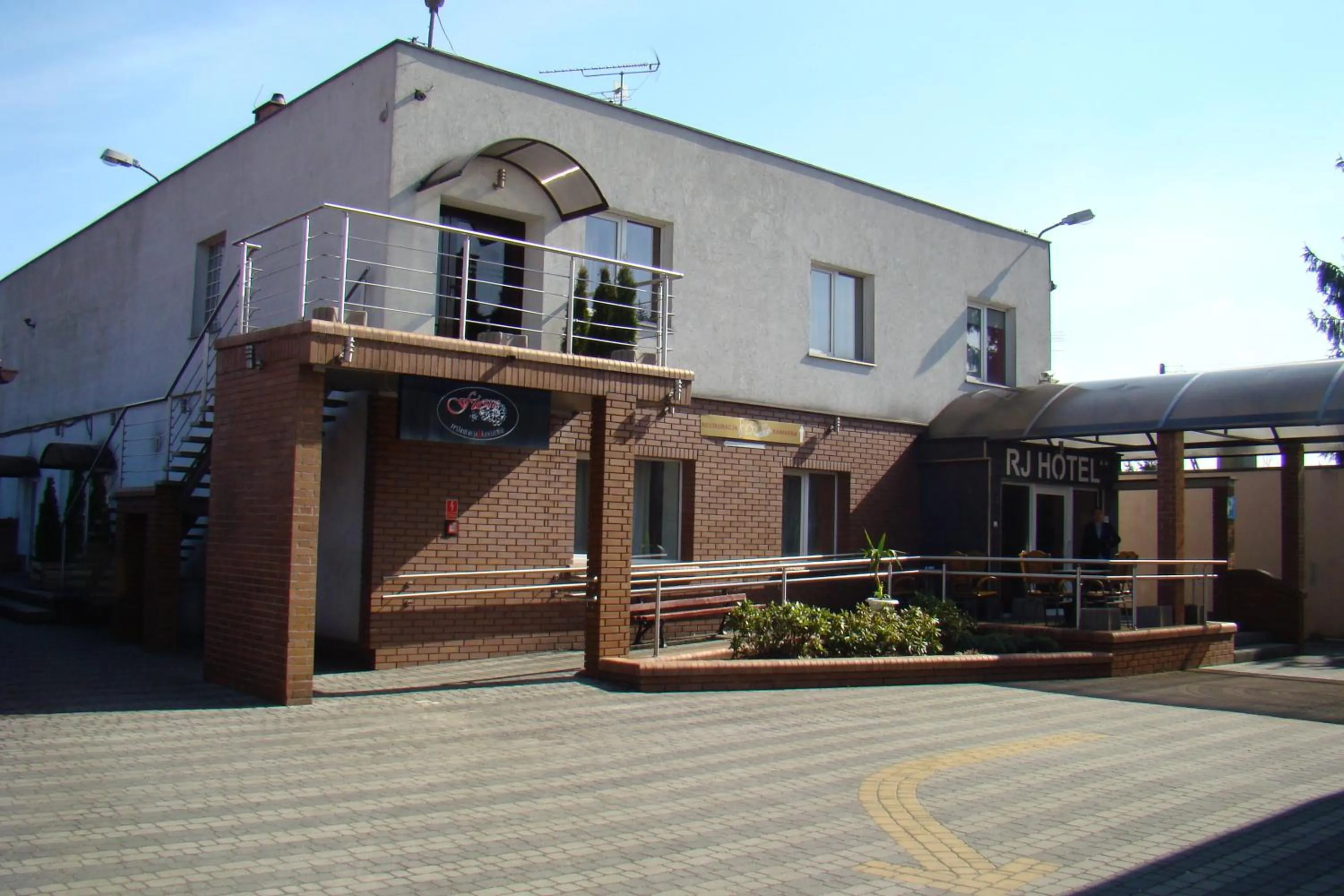 Facade/entrance in RJ Hotel