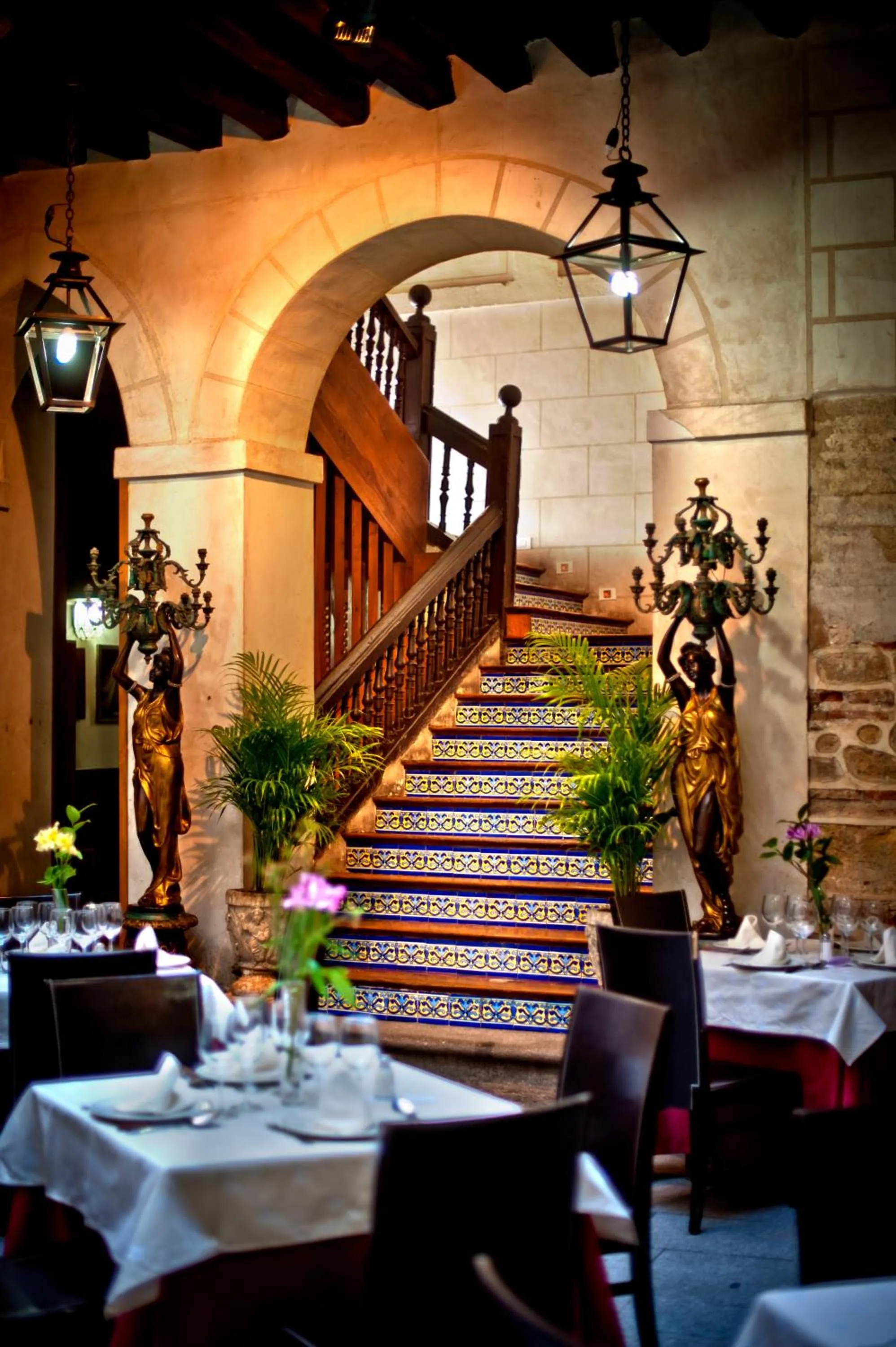 Restaurant/places to eat in Hotel Condes de Castilla