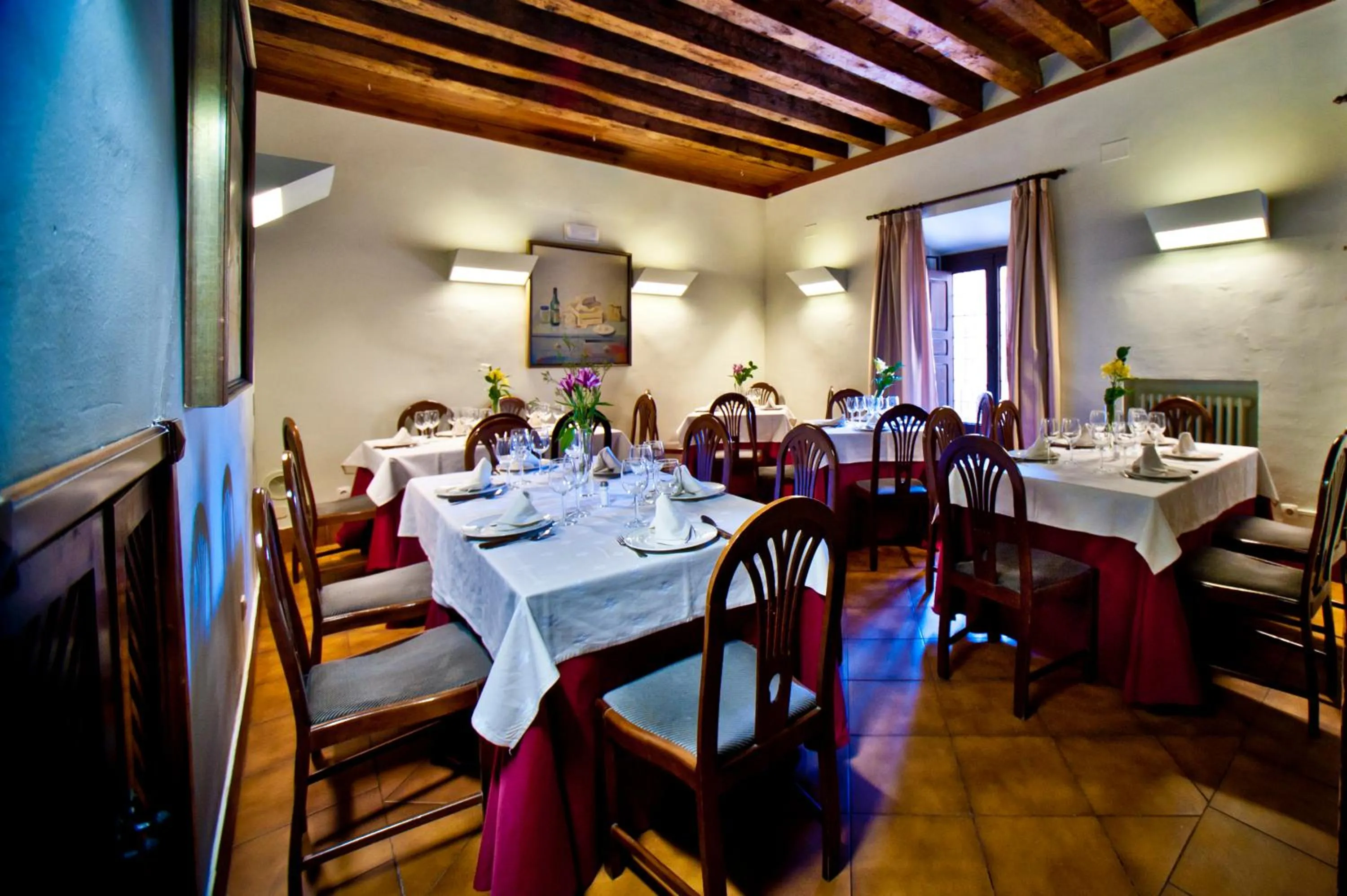 Restaurant/places to eat in Hotel Condes de Castilla
