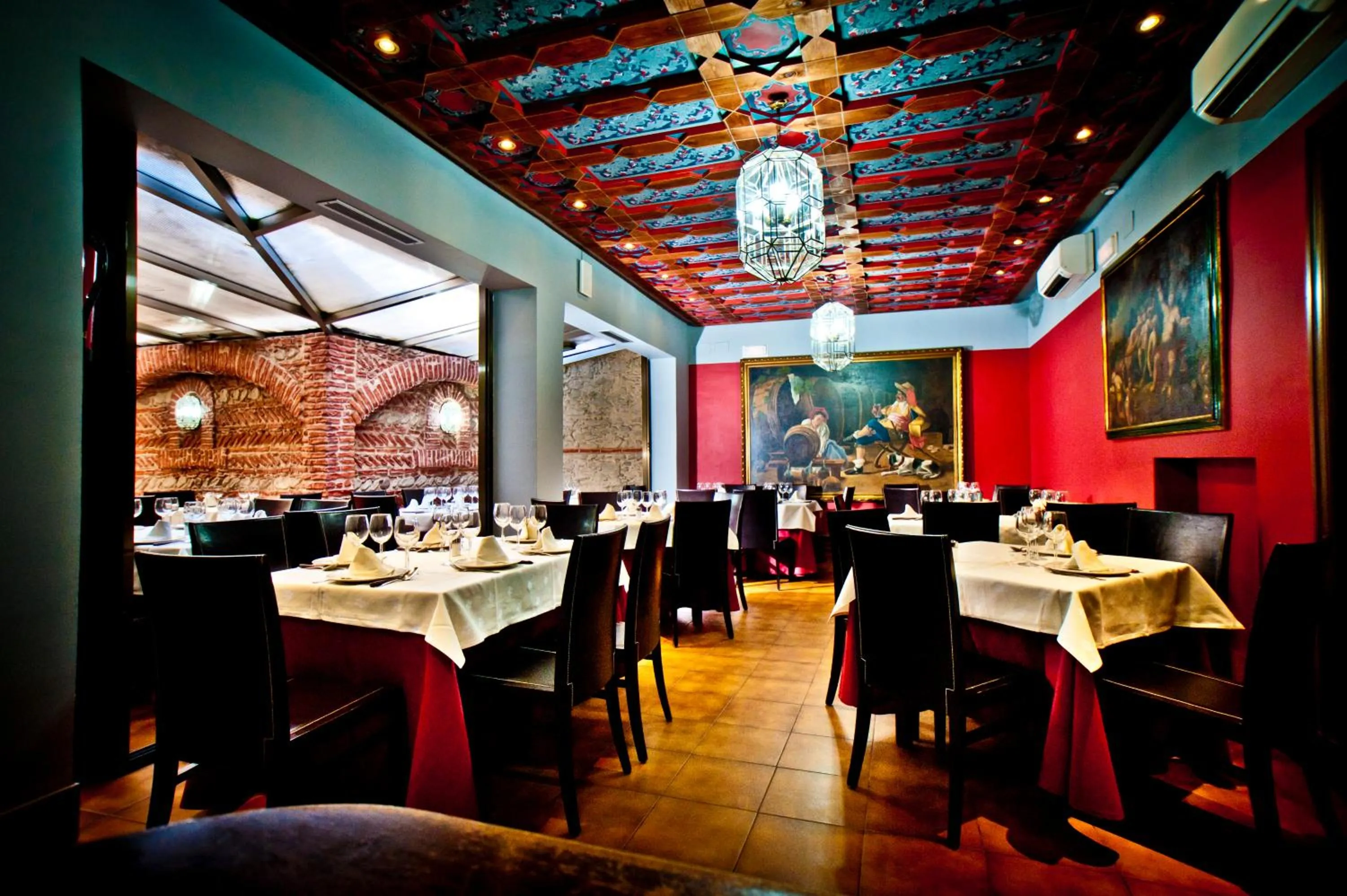 Restaurant/places to eat in Hotel Condes de Castilla