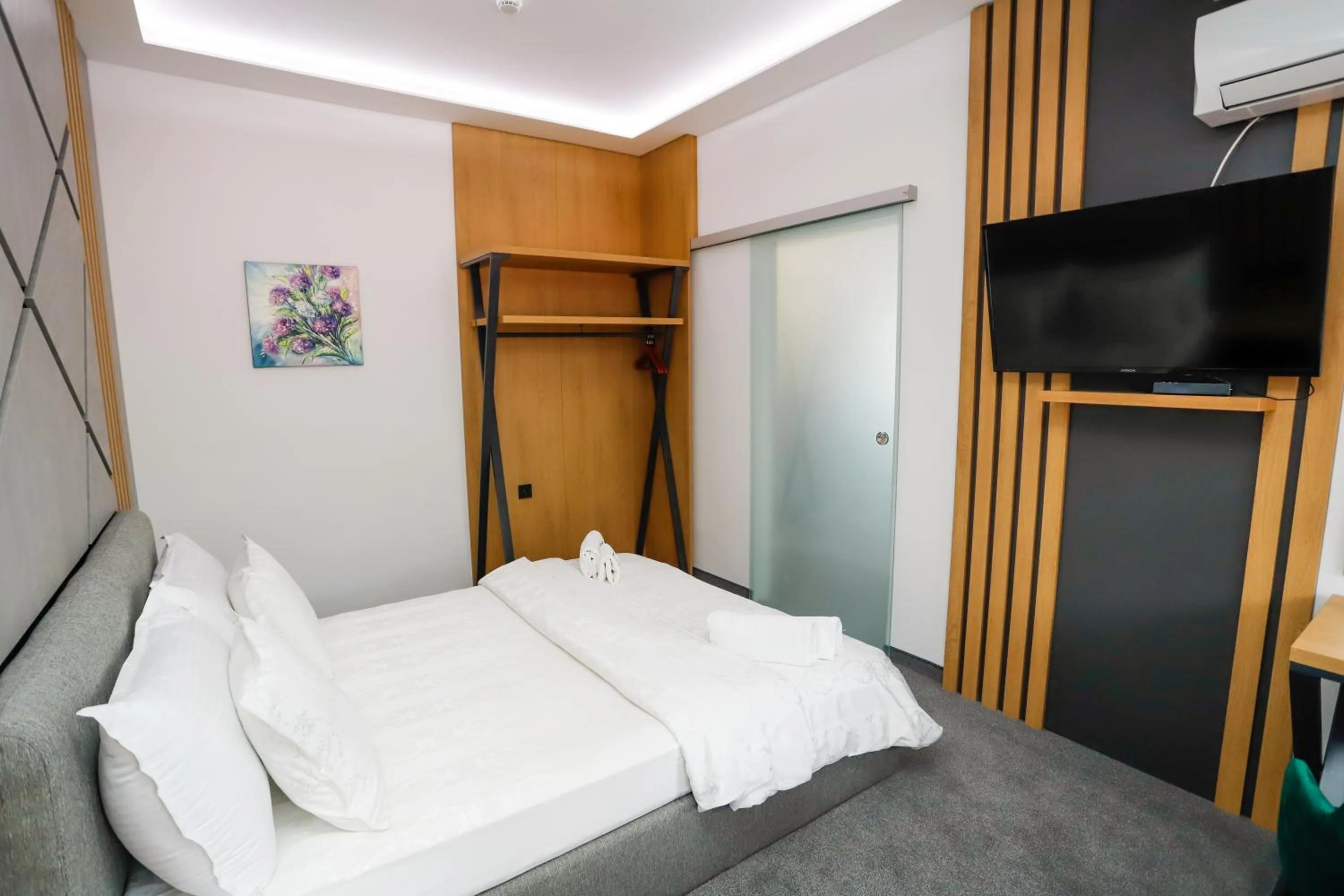 Communal lounge/ TV room, Bed in Glavatarski Han