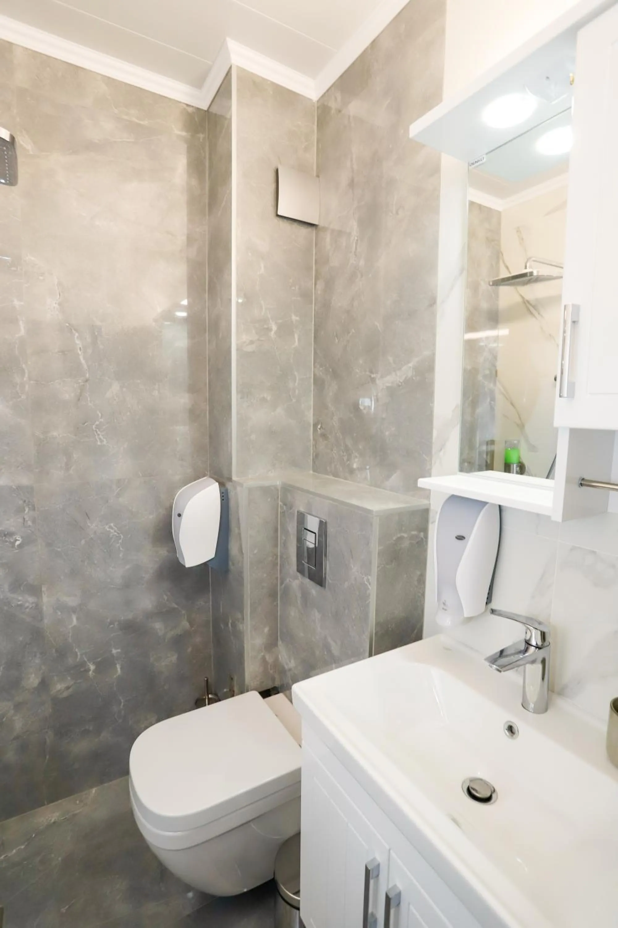 Shower in Glavatarski Han