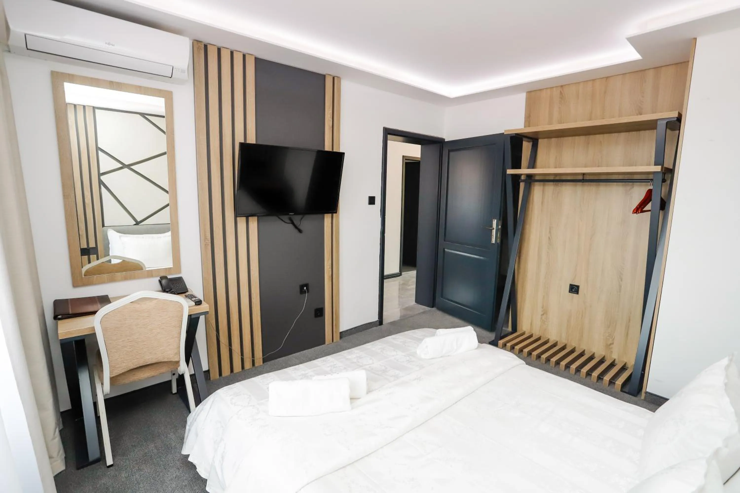 Communal lounge/ TV room, Bed in Glavatarski Han