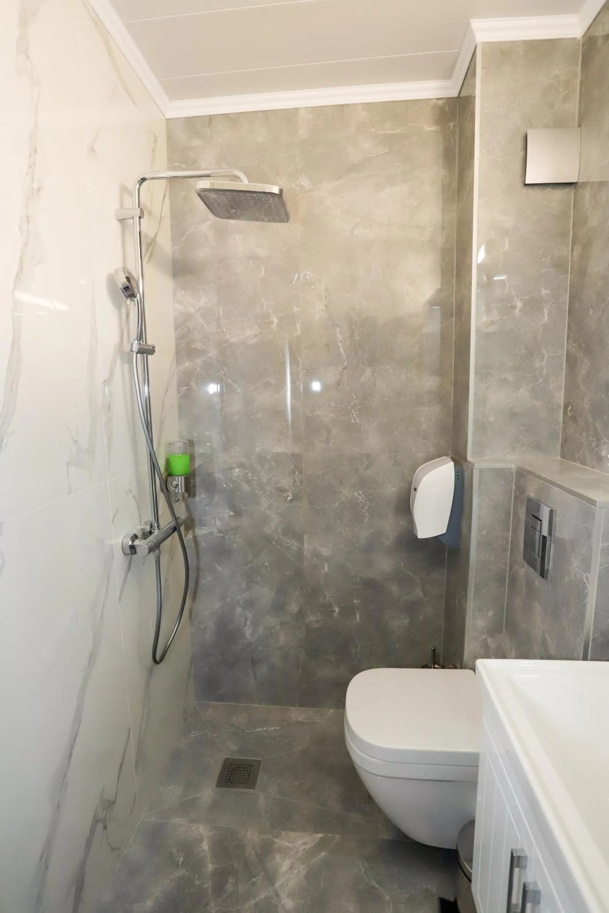 Shower in Glavatarski Han