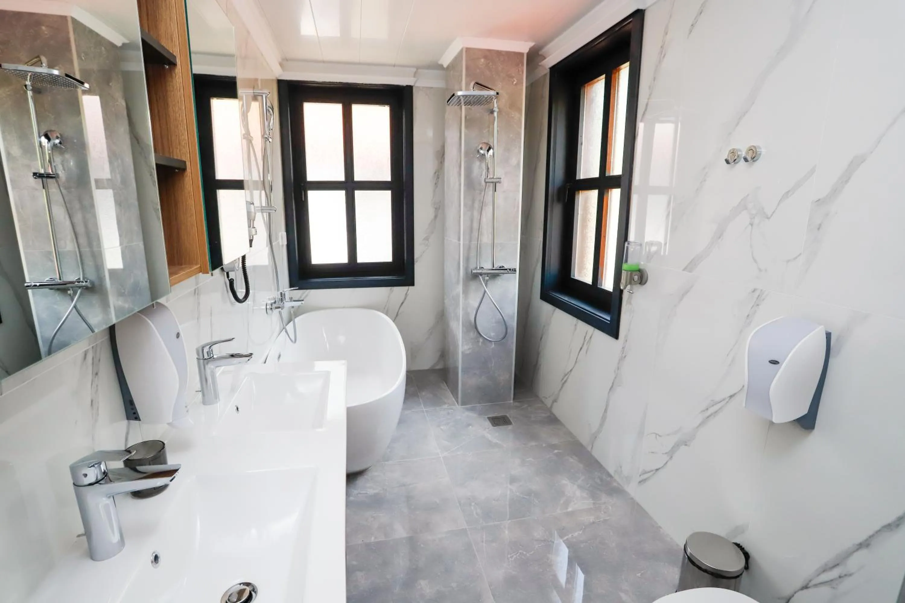 Shower in Glavatarski Han