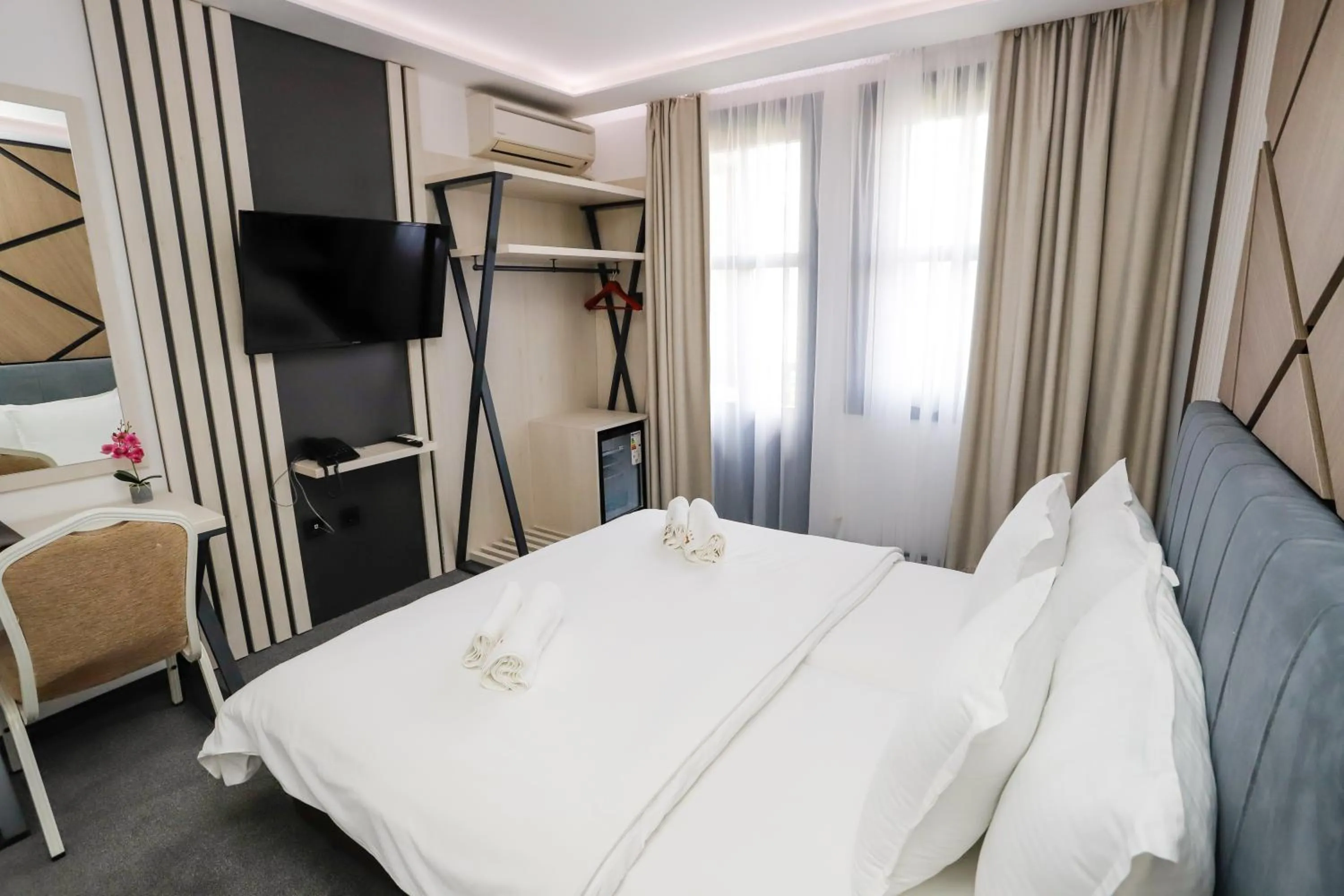 Communal lounge/ TV room, Bed in Glavatarski Han