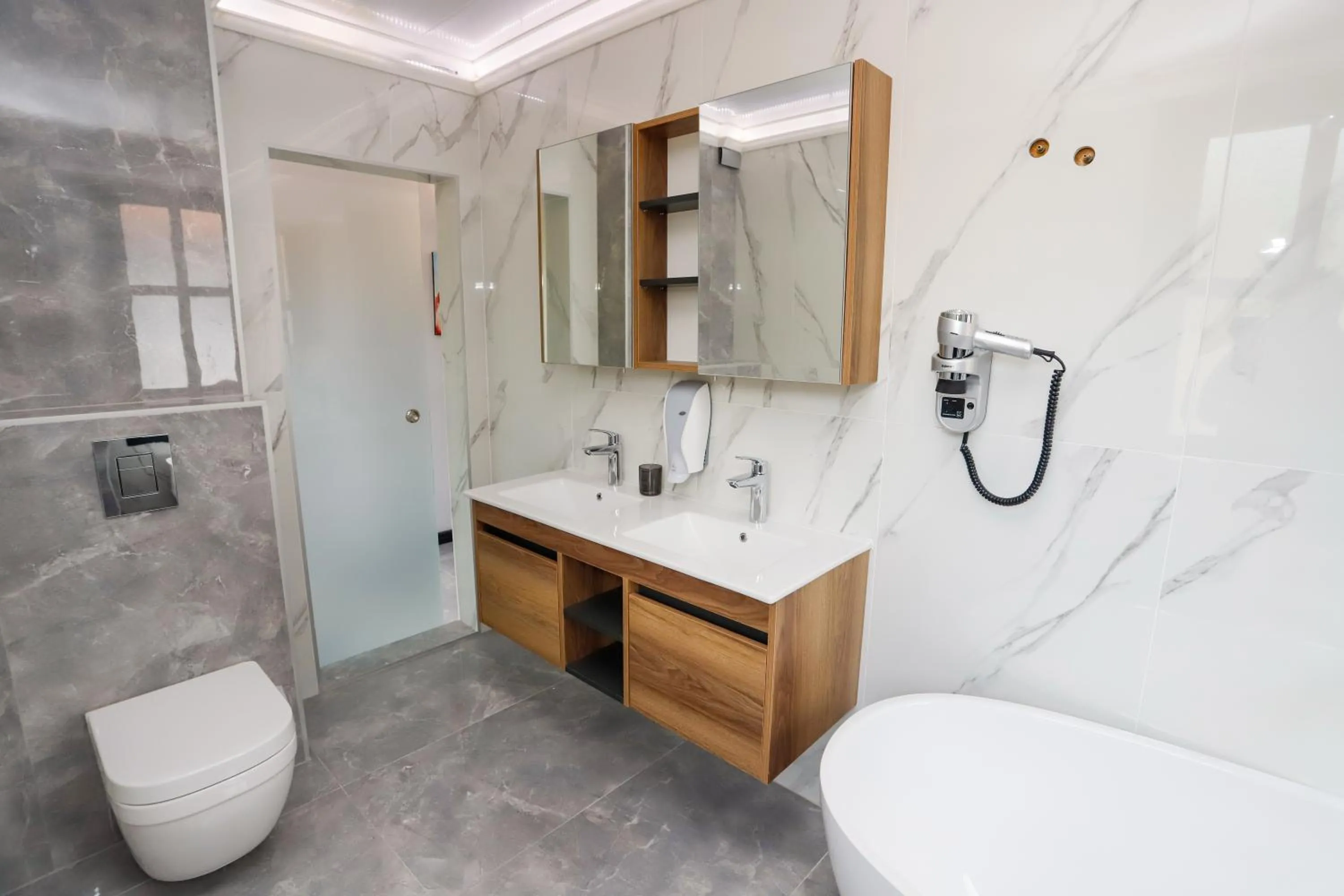 Shower in Glavatarski Han