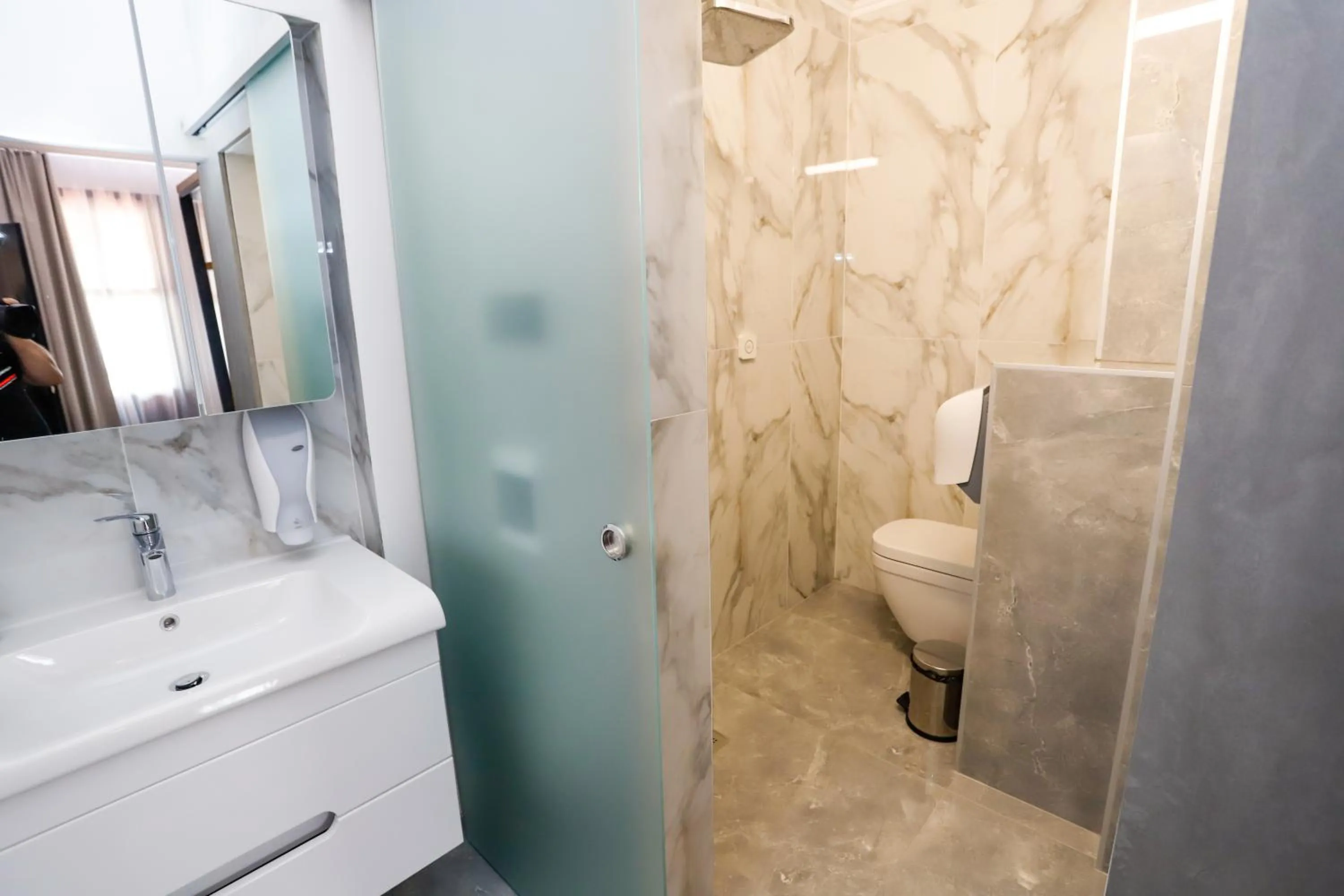 Shower in Glavatarski Han