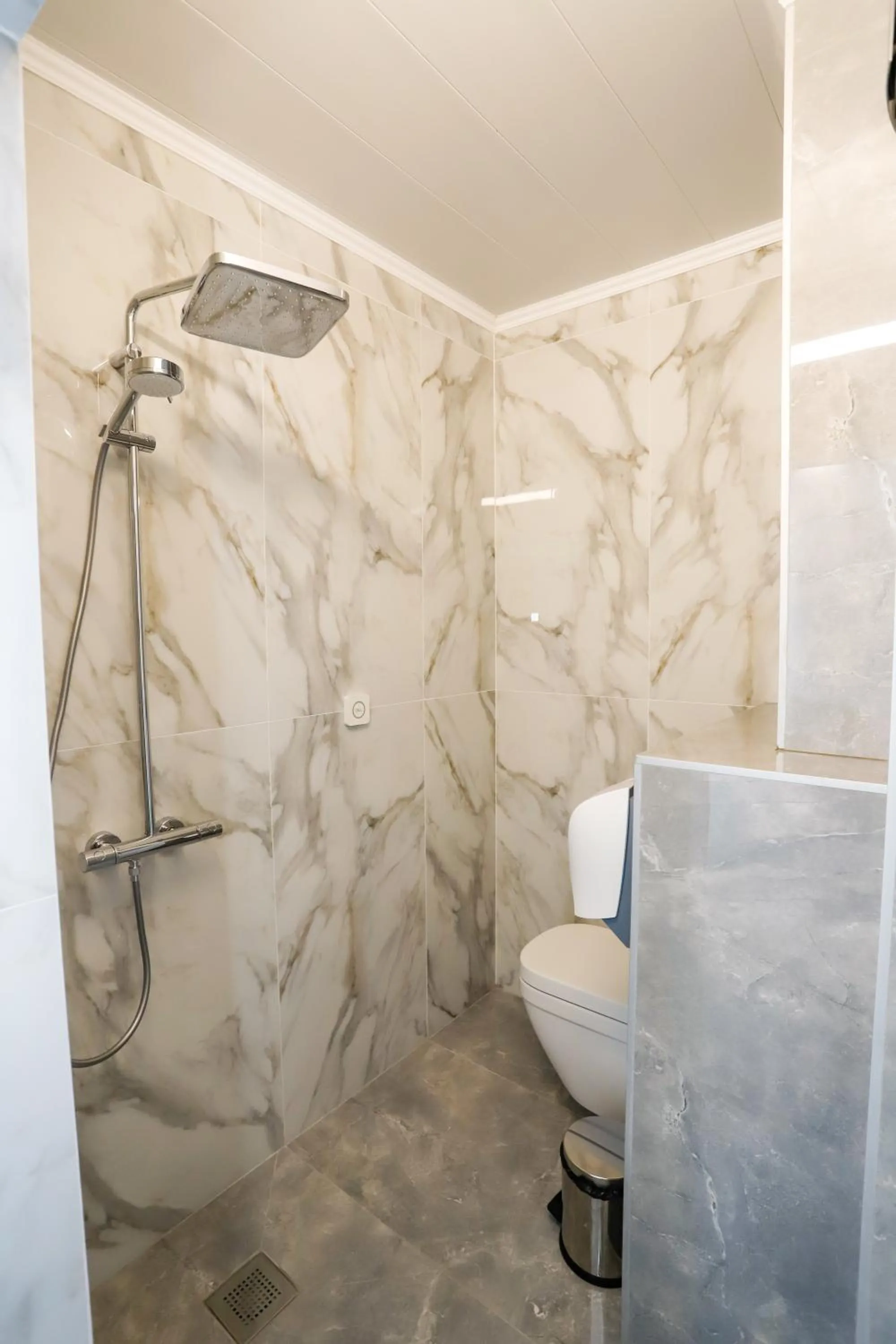 Shower in Glavatarski Han