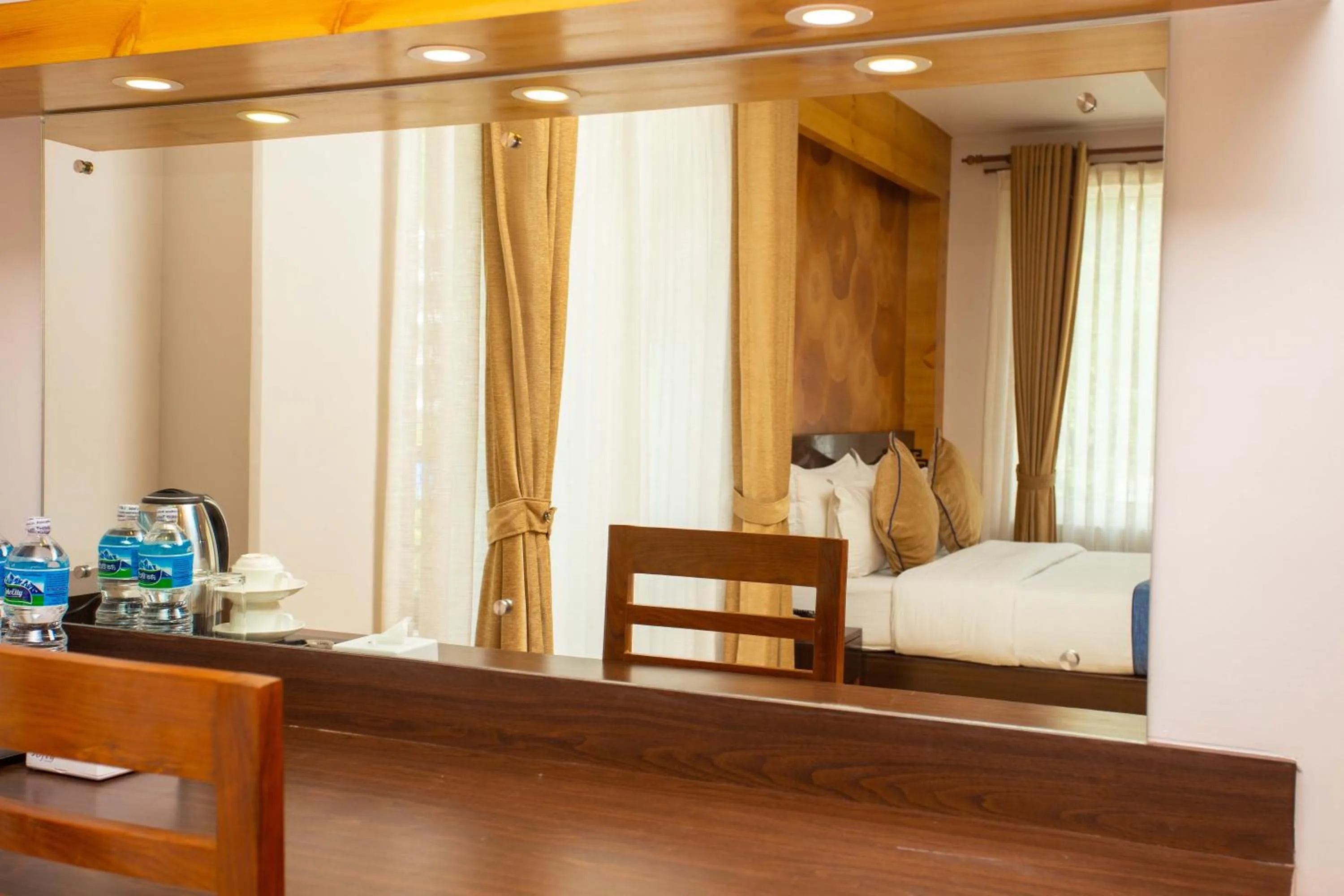 Bedroom, Bed in Hotel Lake Paradise