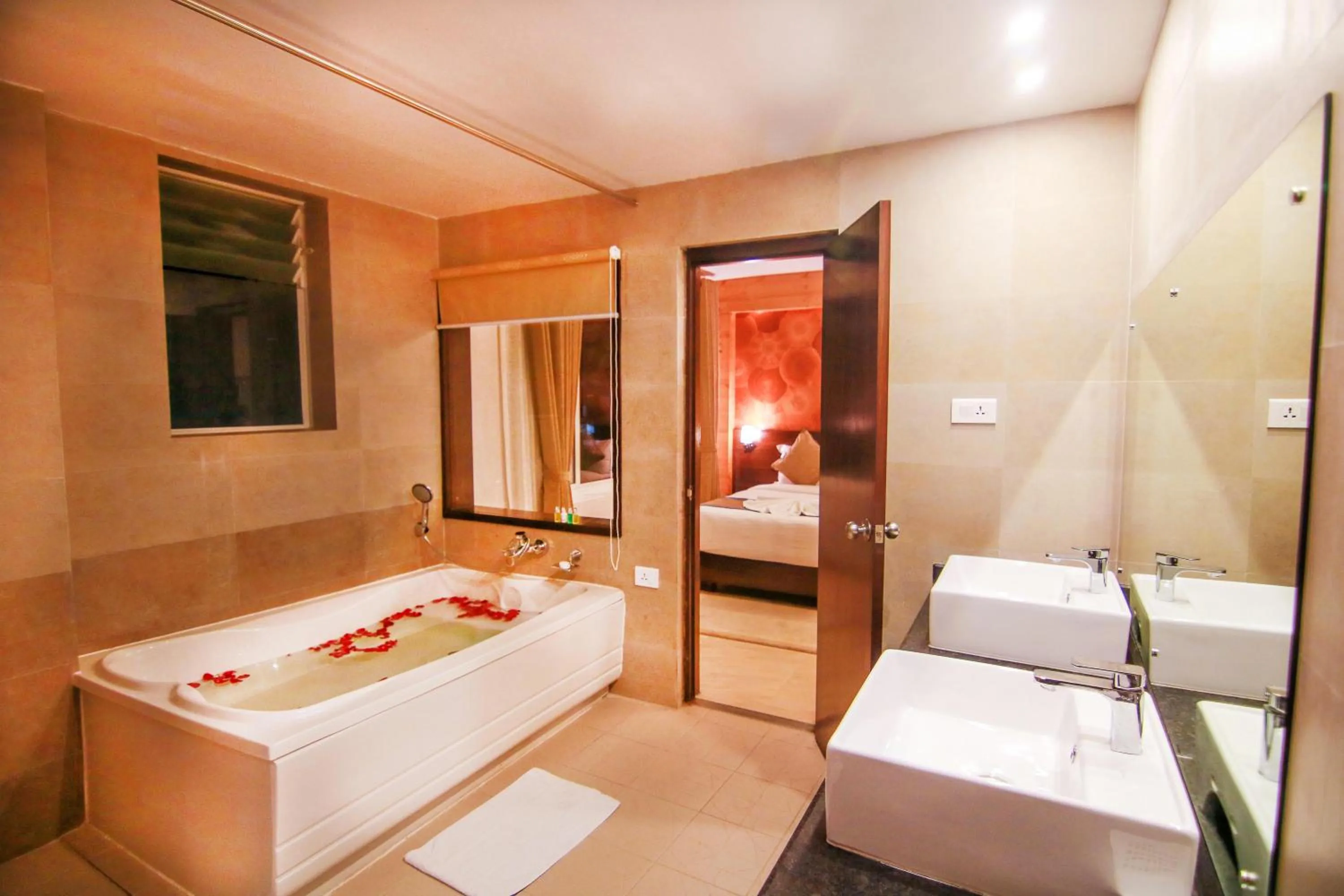 Bathroom, Bed in Hotel Lake Paradise