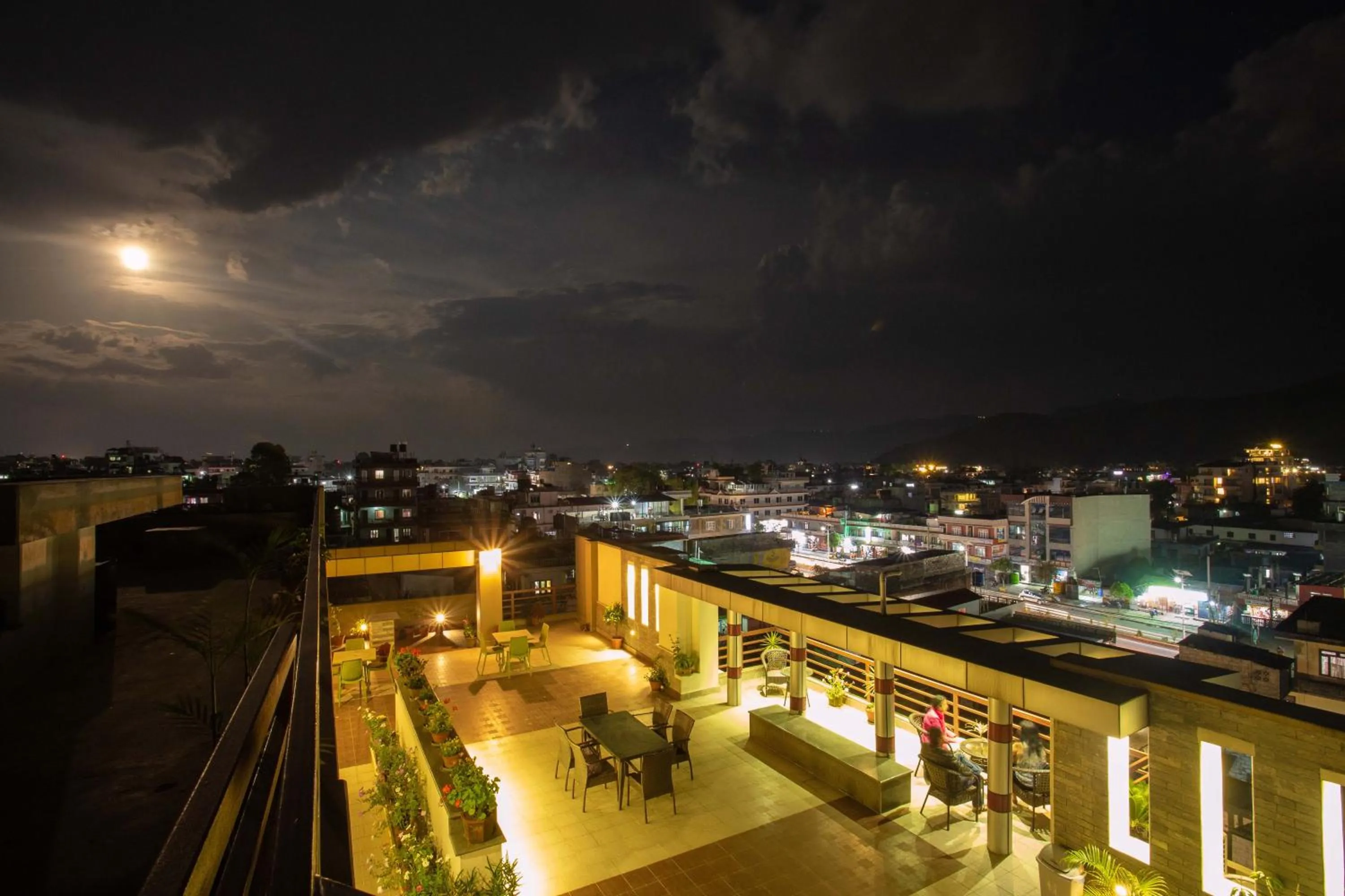 Night in Hotel Lake Paradise