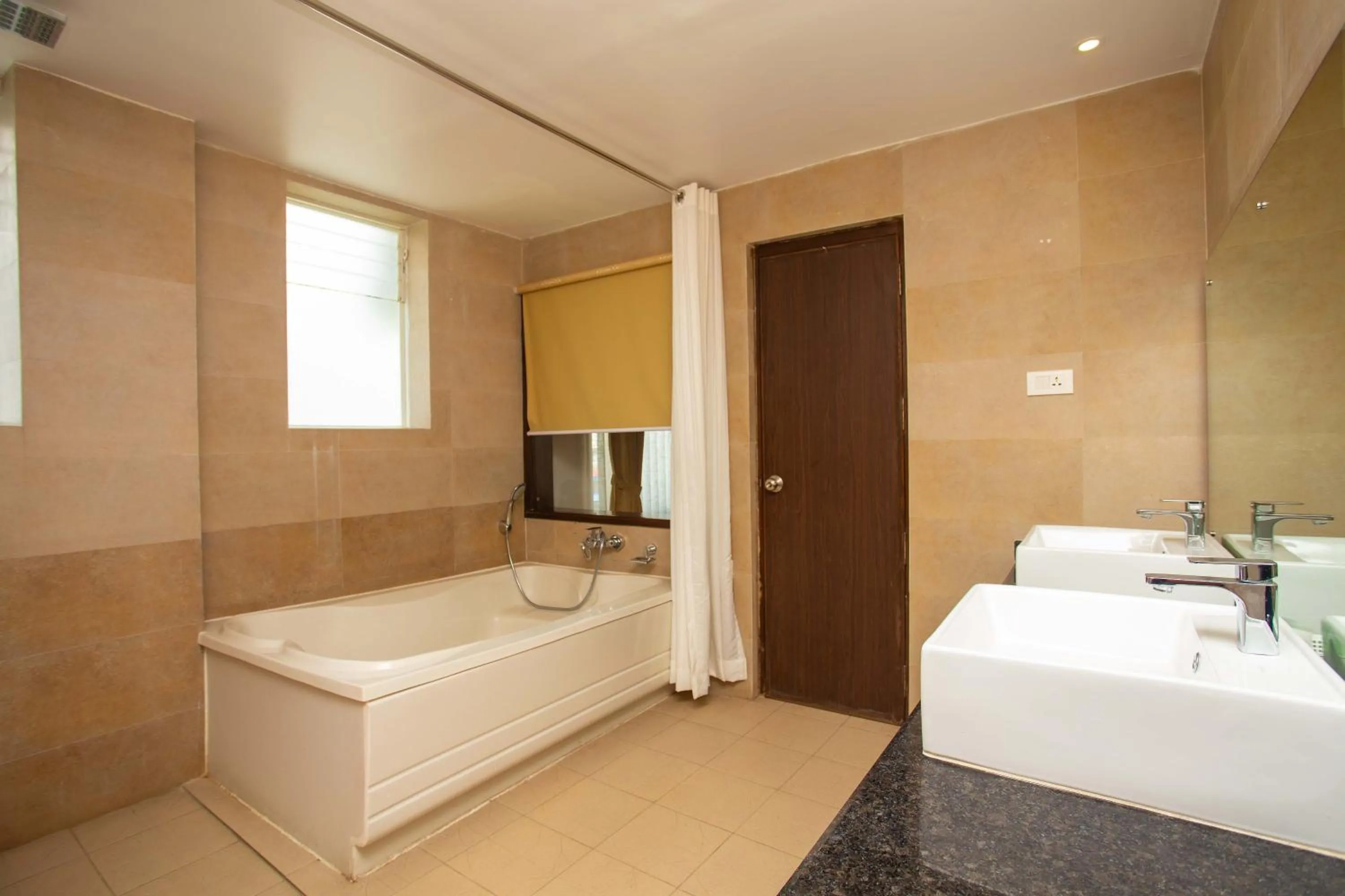 Bathroom, Bed in Hotel Lake Paradise