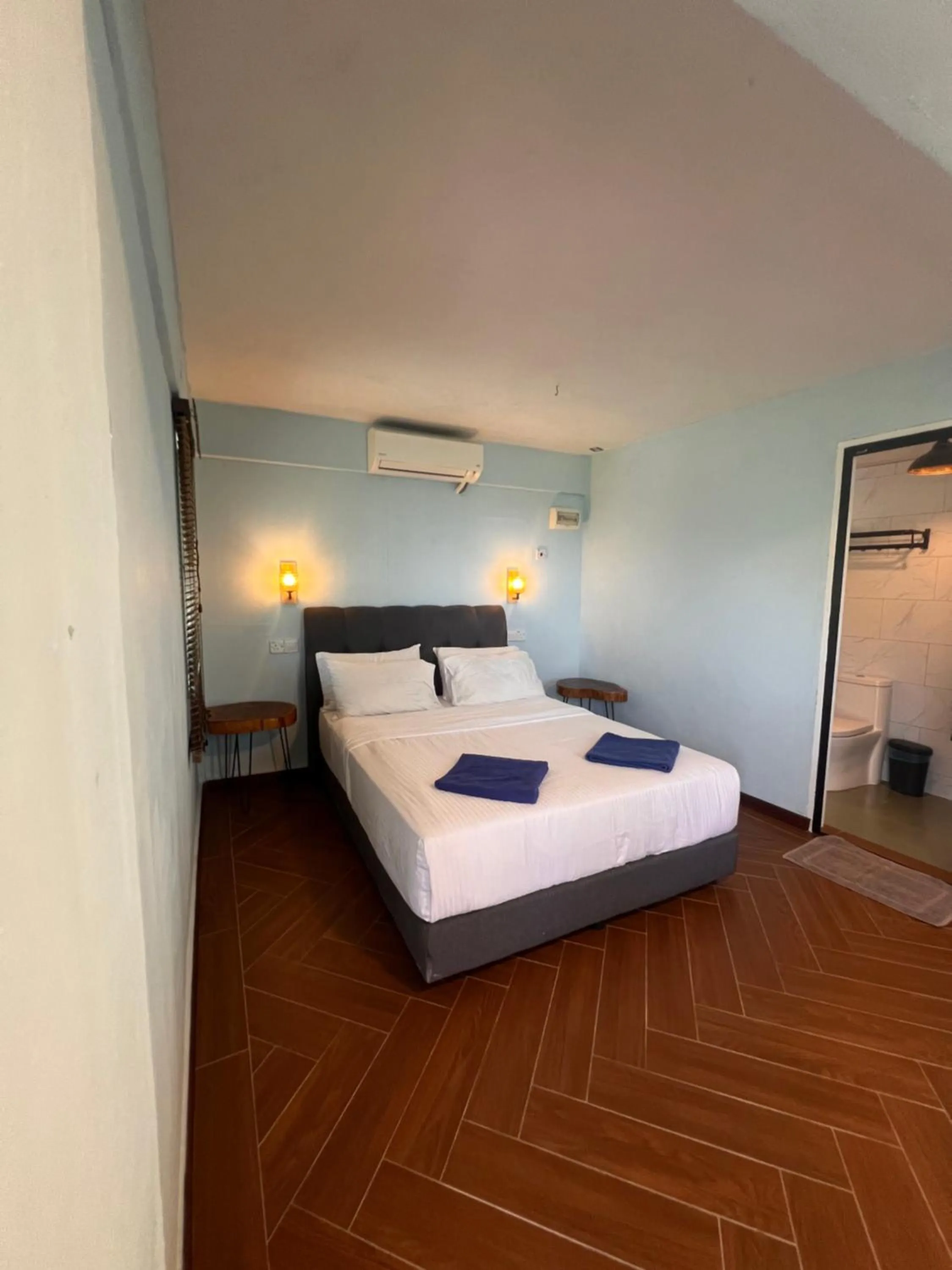 Bedroom, Bed in 1511 Coconut Grove