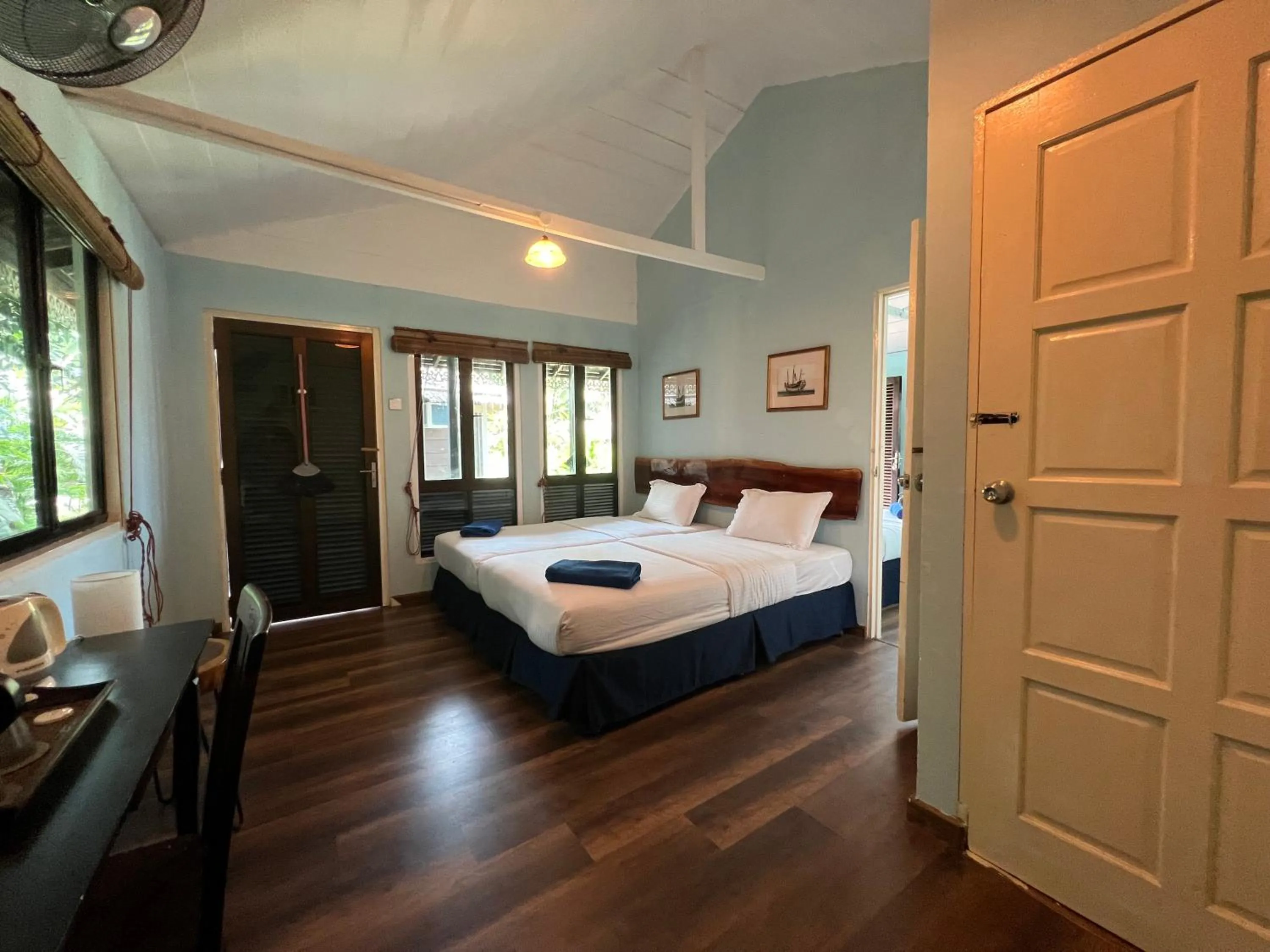 Bedroom, Bed in 1511 Coconut Grove