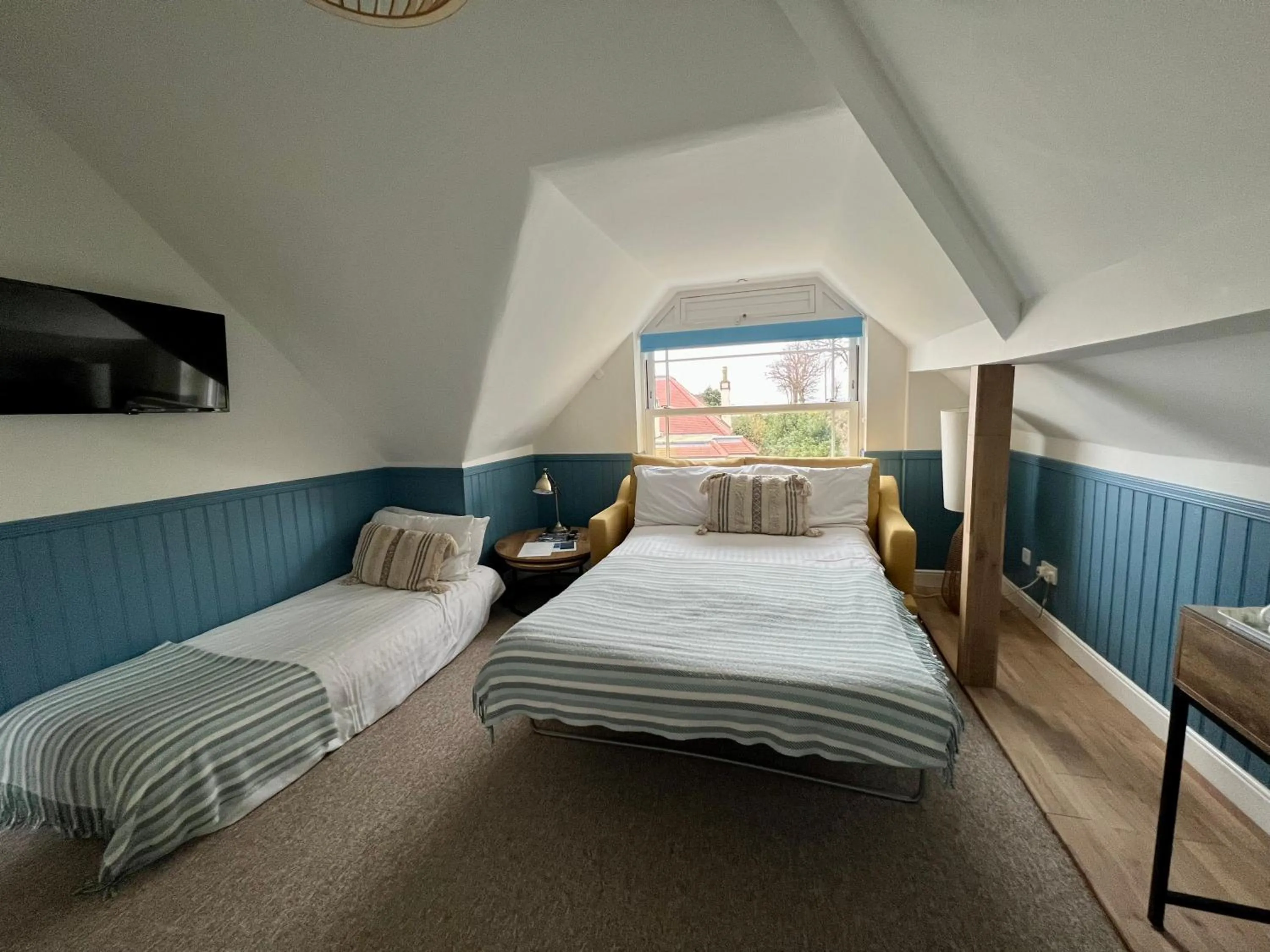 children, Bed in The Charterhouse