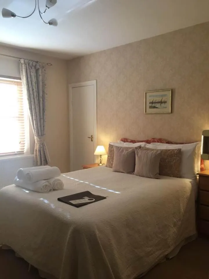 Garden view, Bed in The Charterhouse