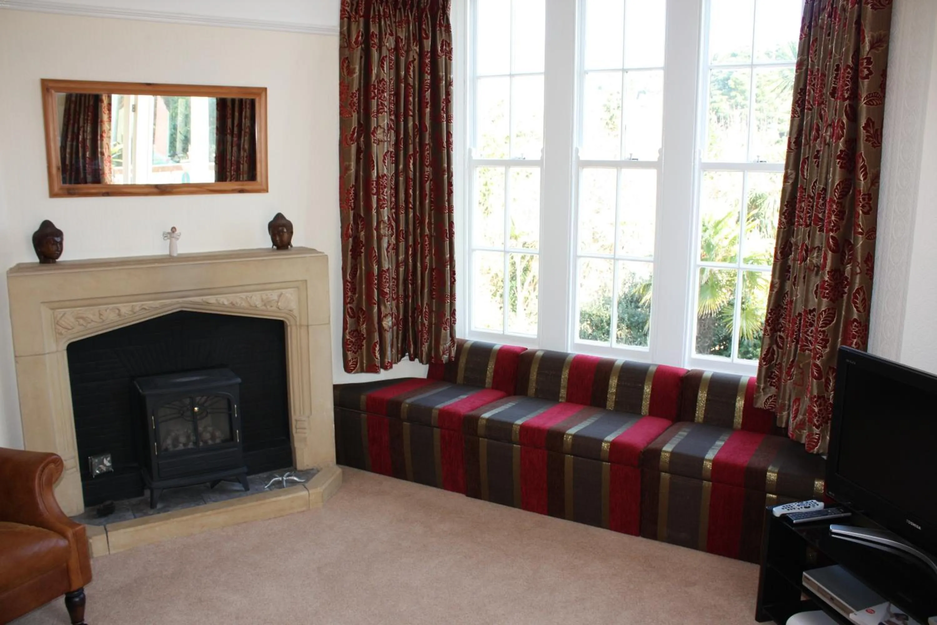 Communal lounge/ TV room in The Charterhouse