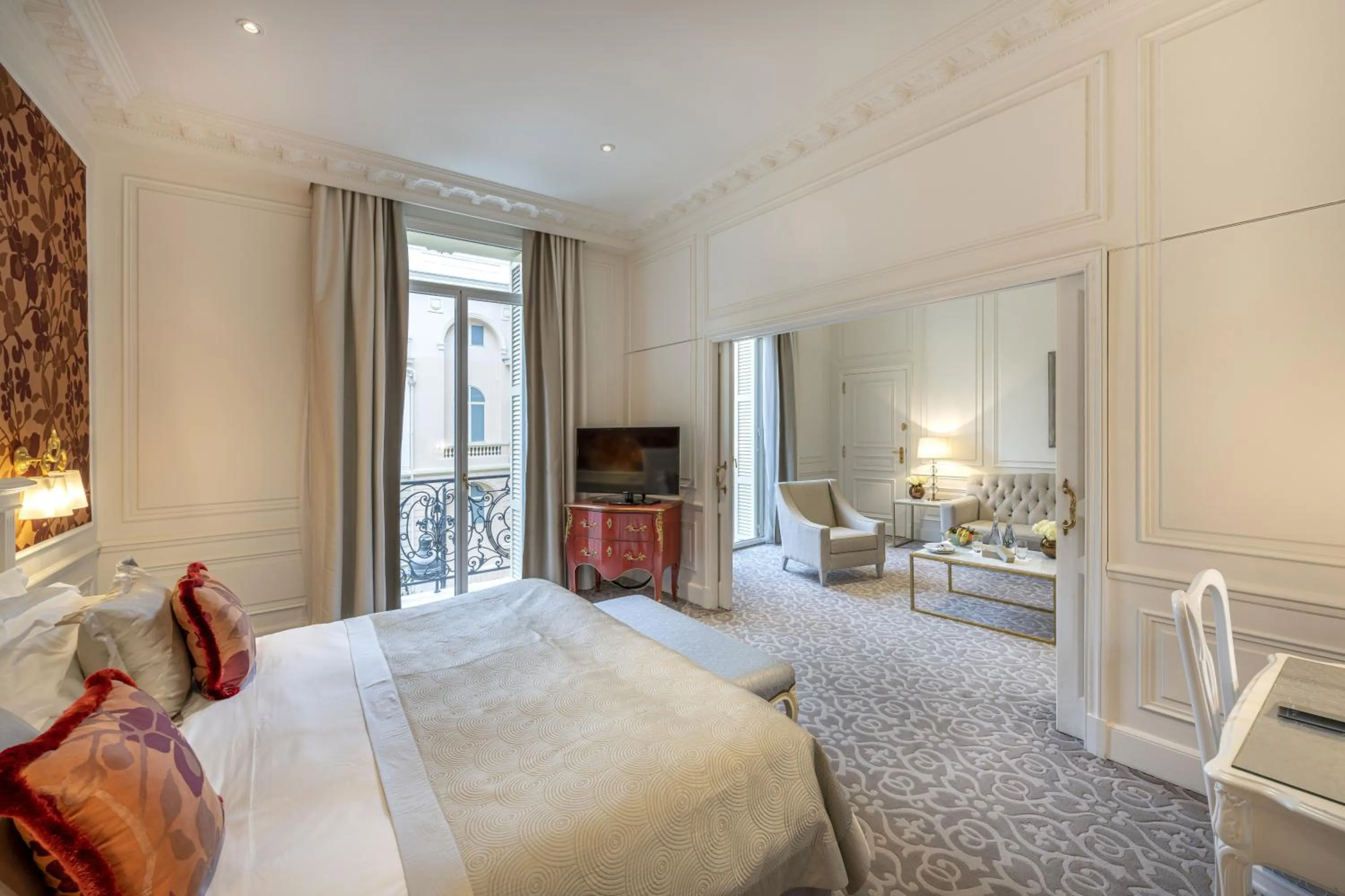 Photo of the whole room, Bed in Hôtel Hermitage Monte-Carlo