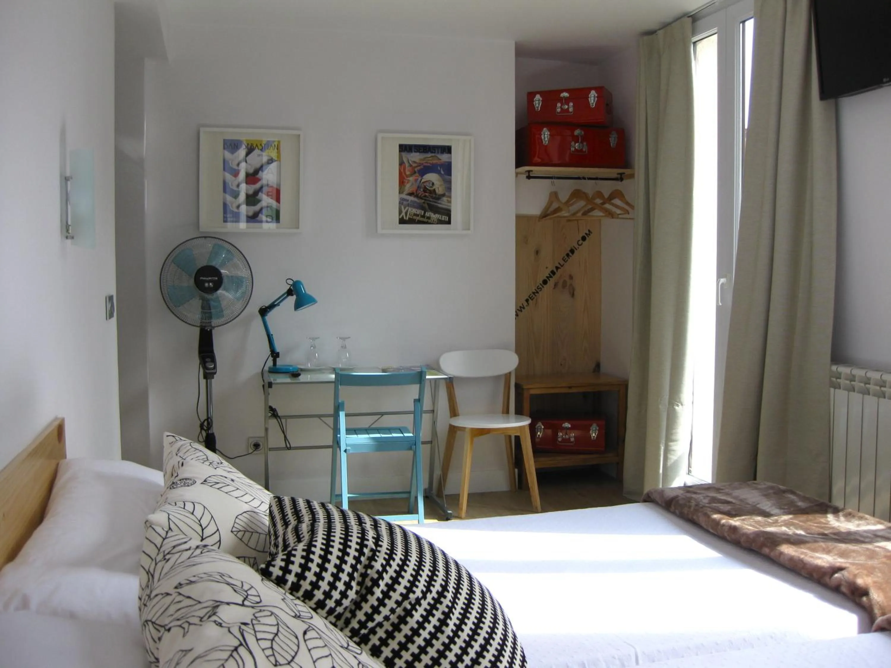 Photo of the whole room, Bed in Pensión Balerdi