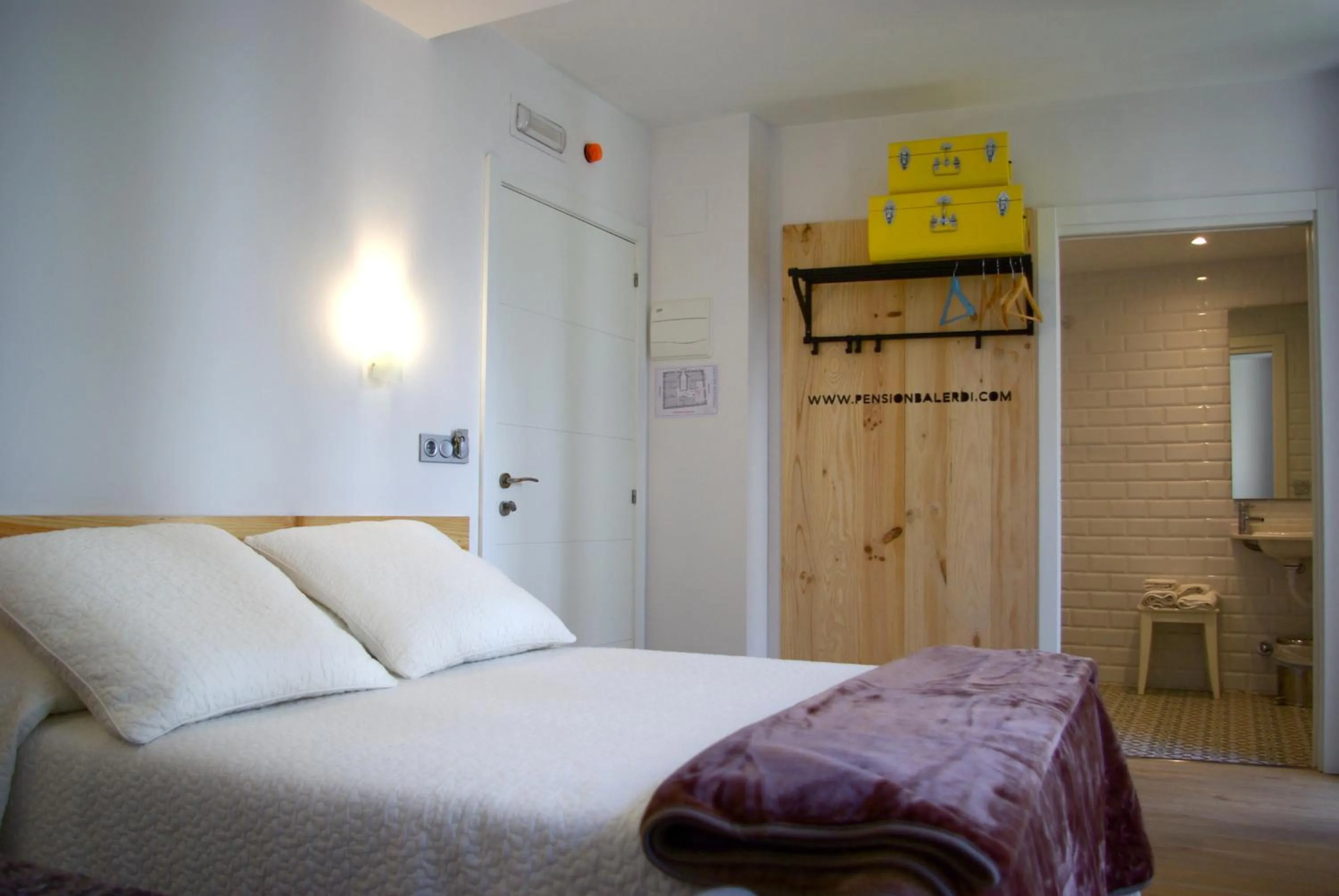 Photo of the whole room, Bed in Pensión Balerdi