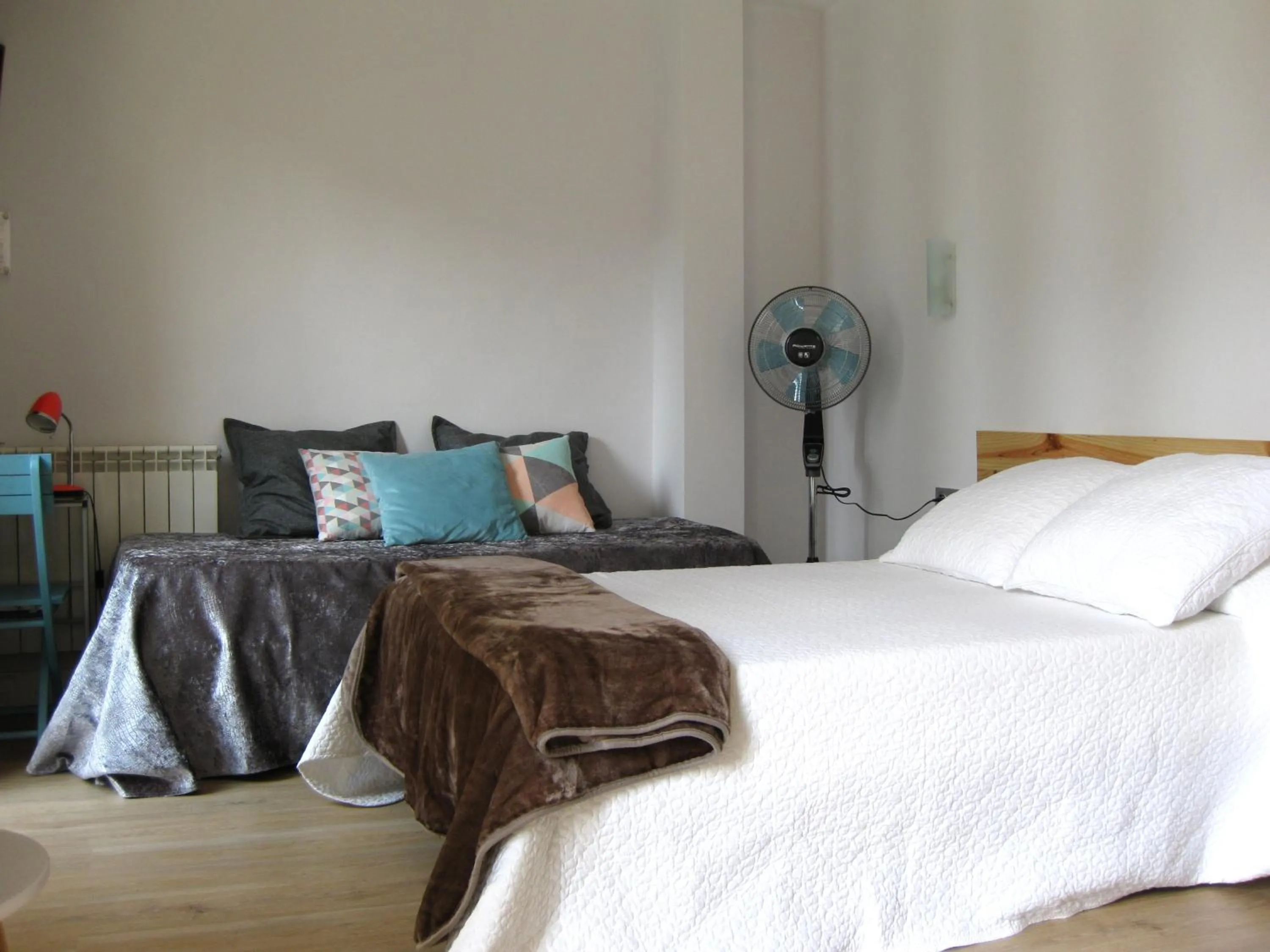 Photo of the whole room, Bed in Pensión Balerdi