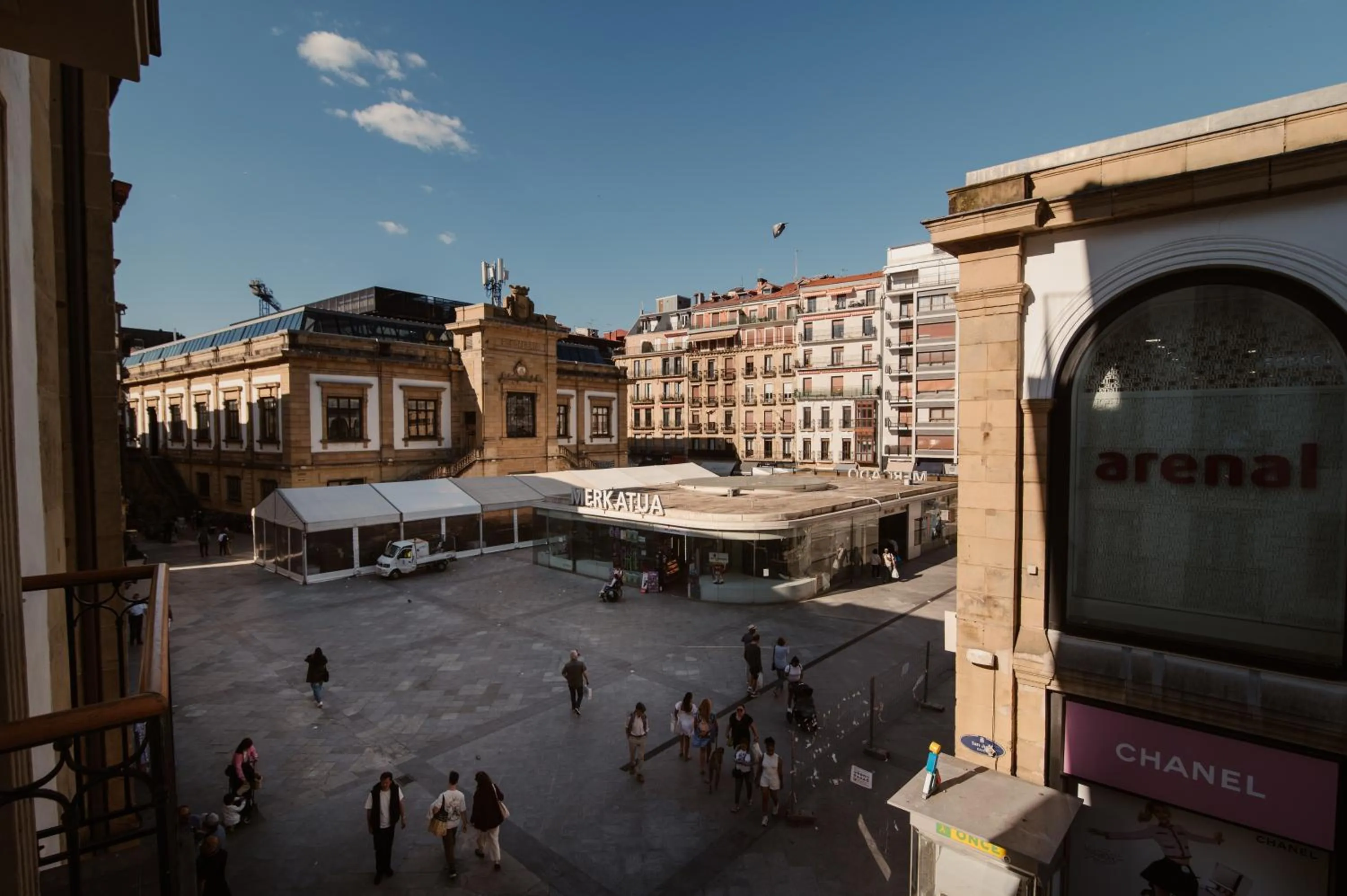 Street view in Boulevard Roomss