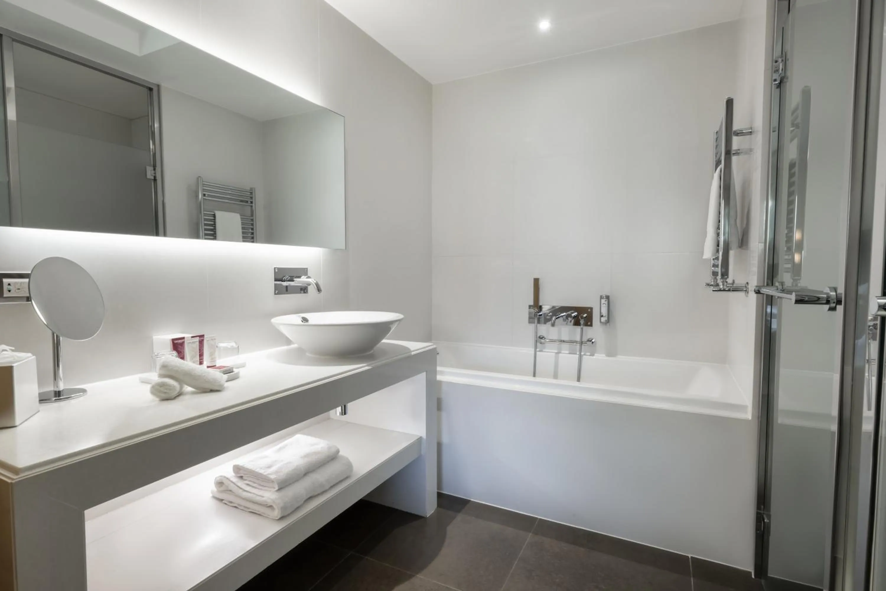 Bathroom in Monte-Carlo Bay Hotel & Resort