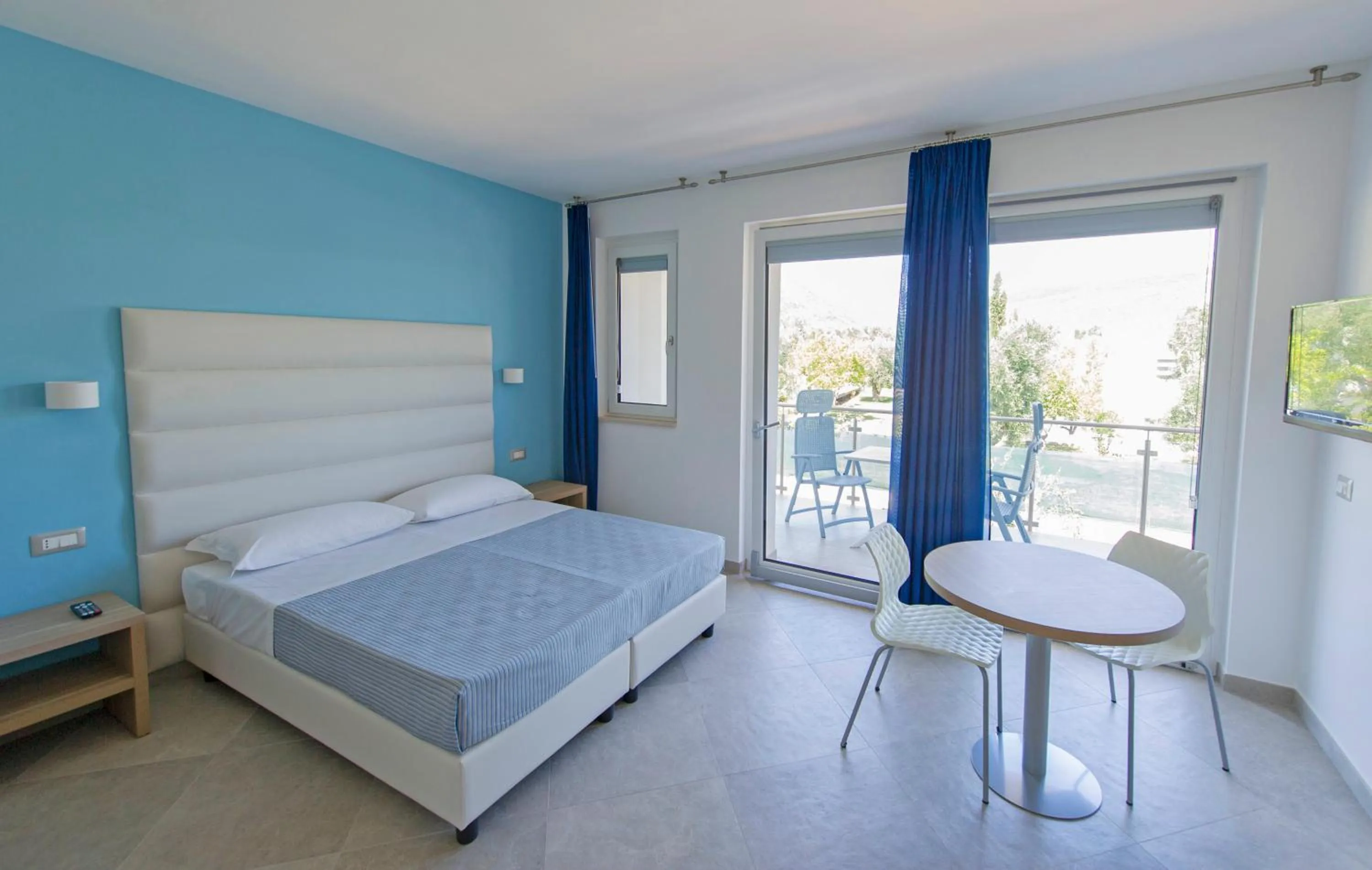 Balcony/Terrace, Bed in Hotel Residence Torre Del Porto