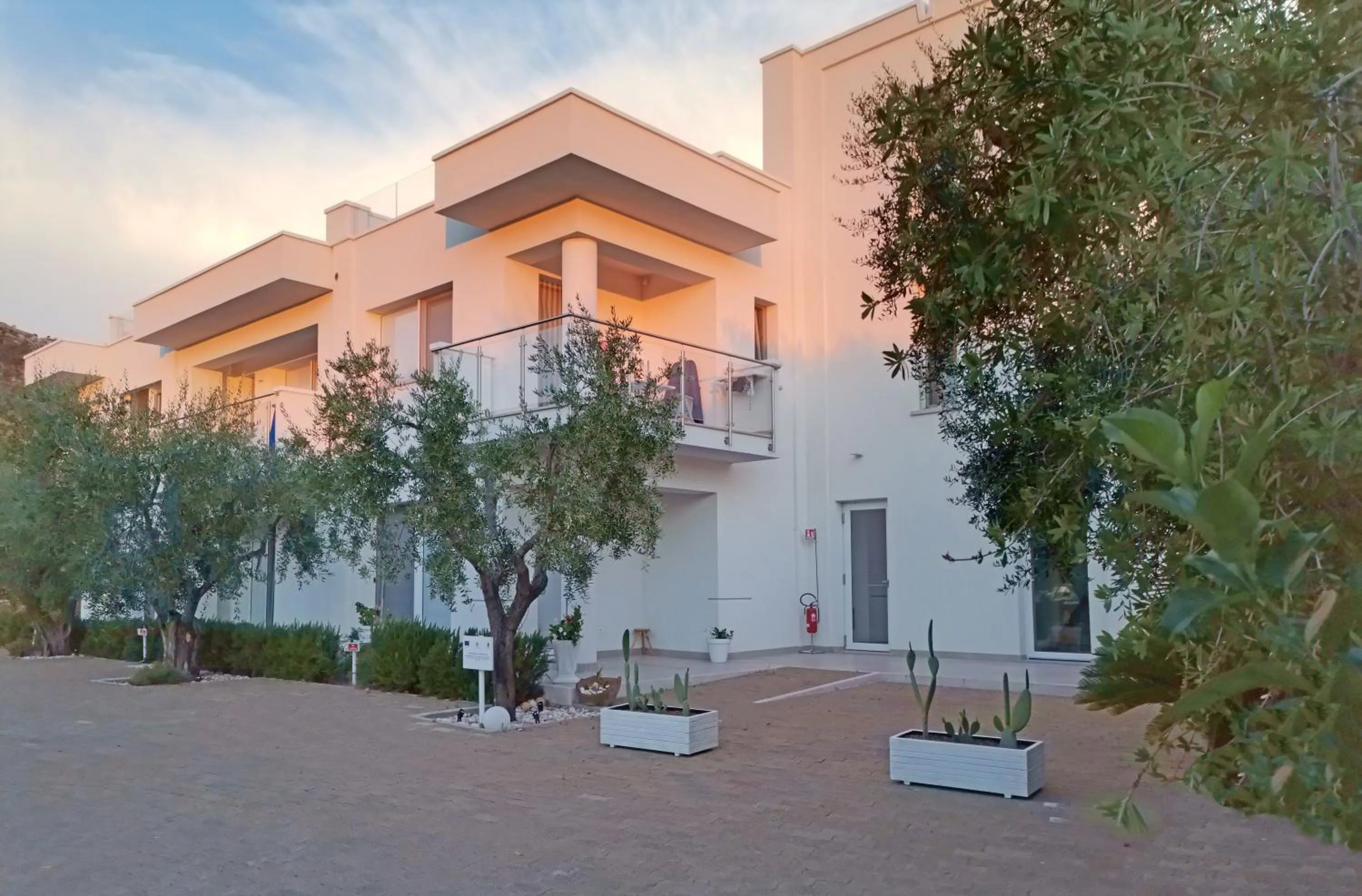 Property building in Hotel Residence Torre Del Porto