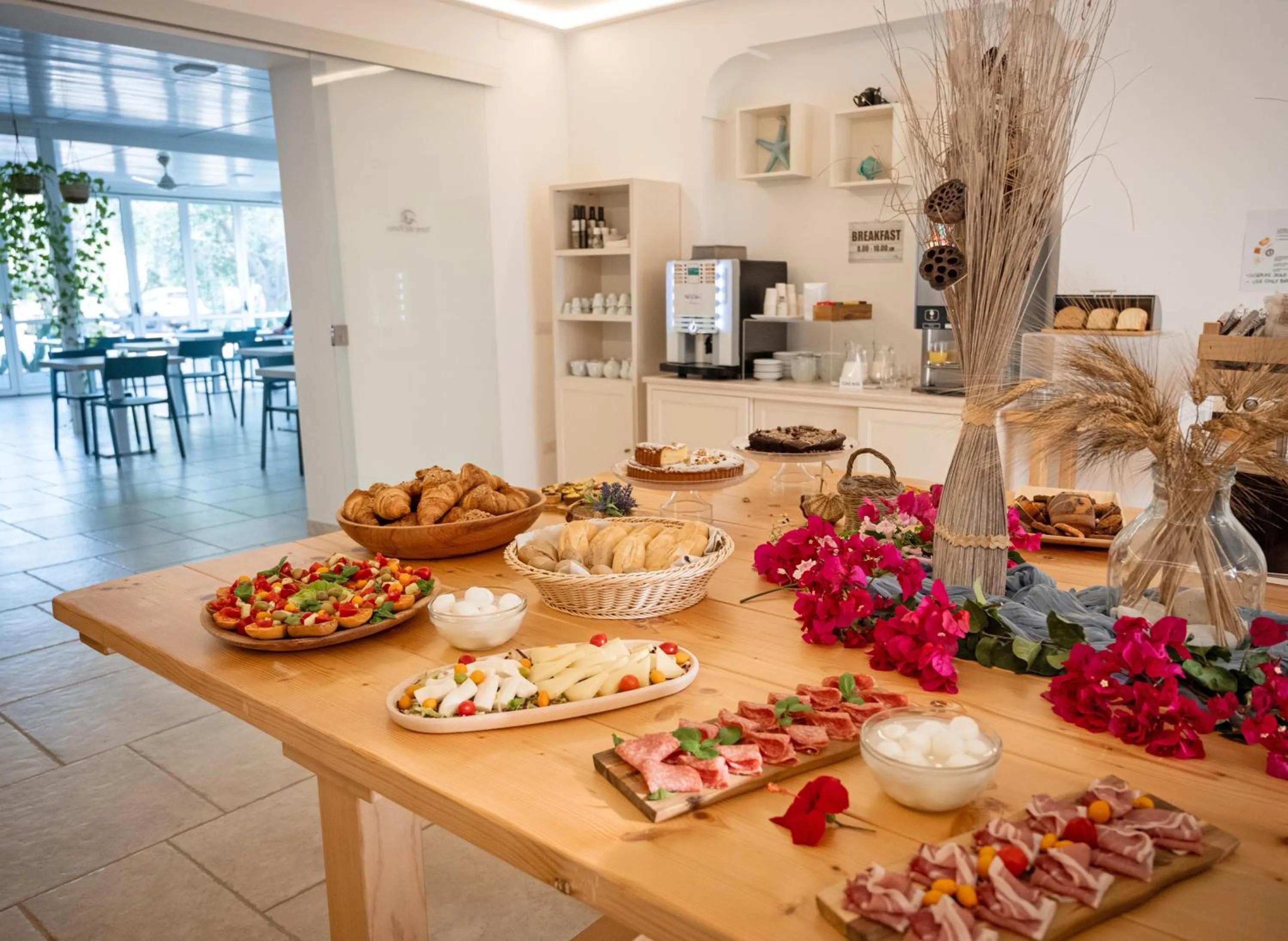 Breakfast in Hotel Residence Torre Del Porto