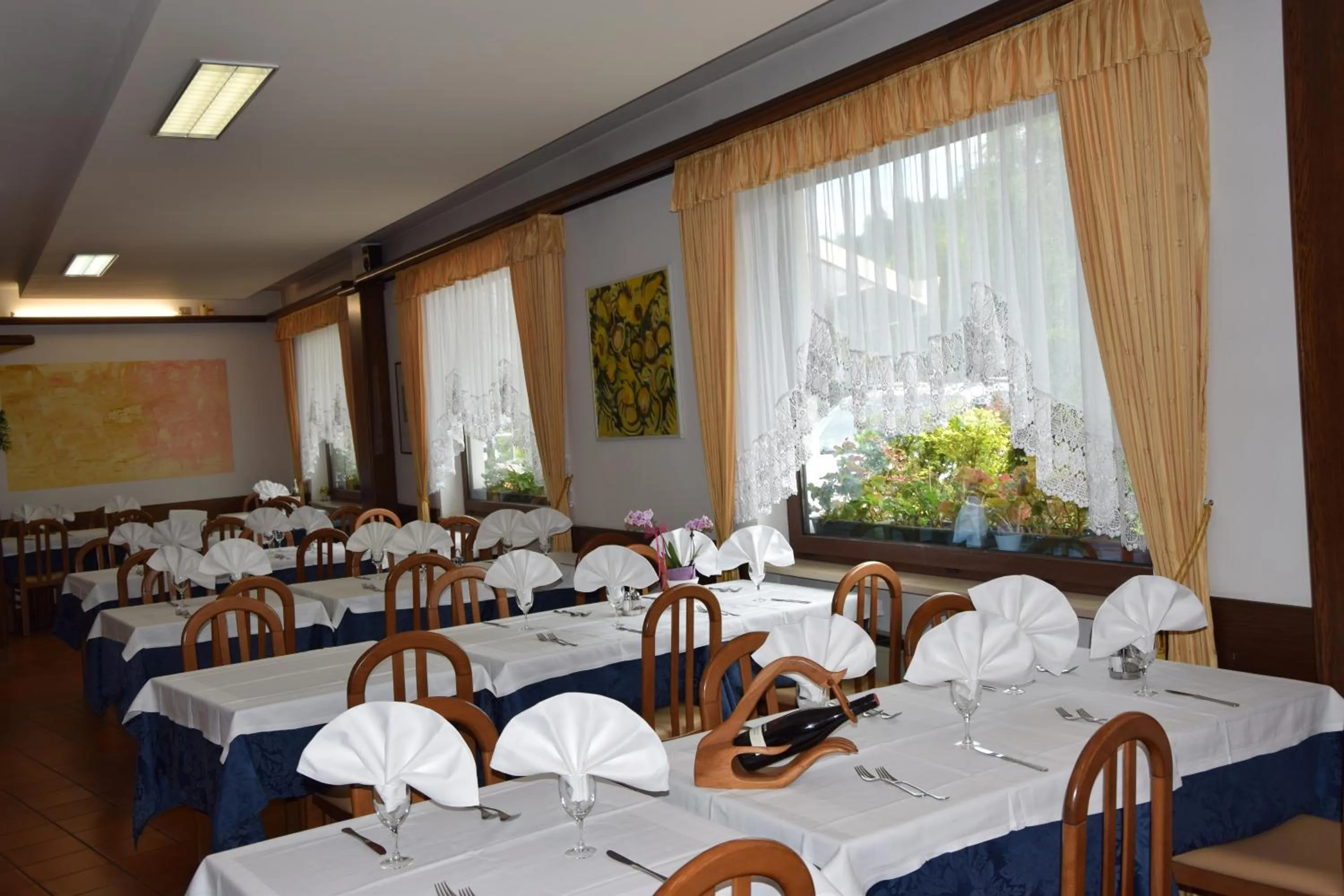 Restaurant/places to eat in Hotel Olimpic