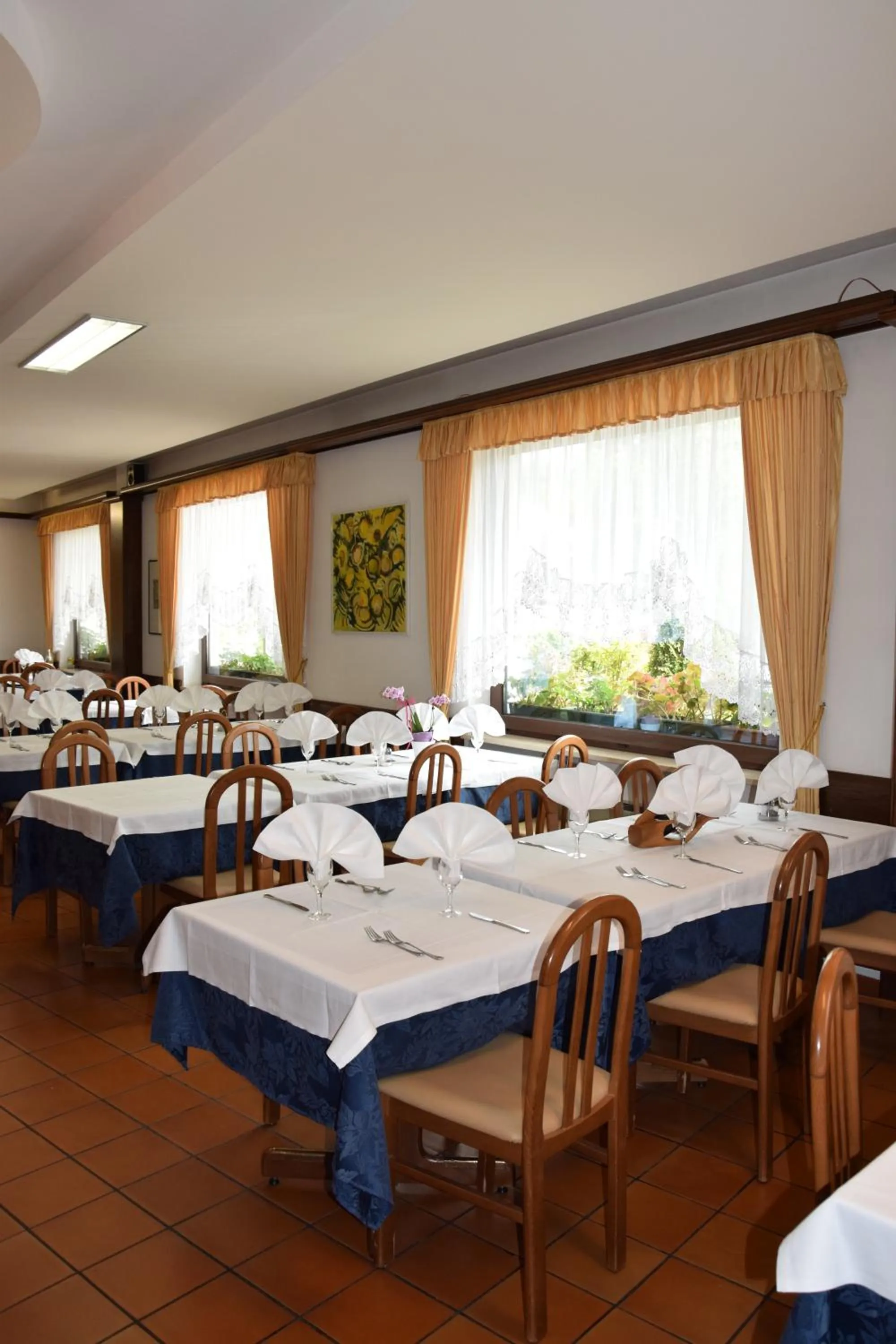 Restaurant/places to eat in Hotel Olimpic